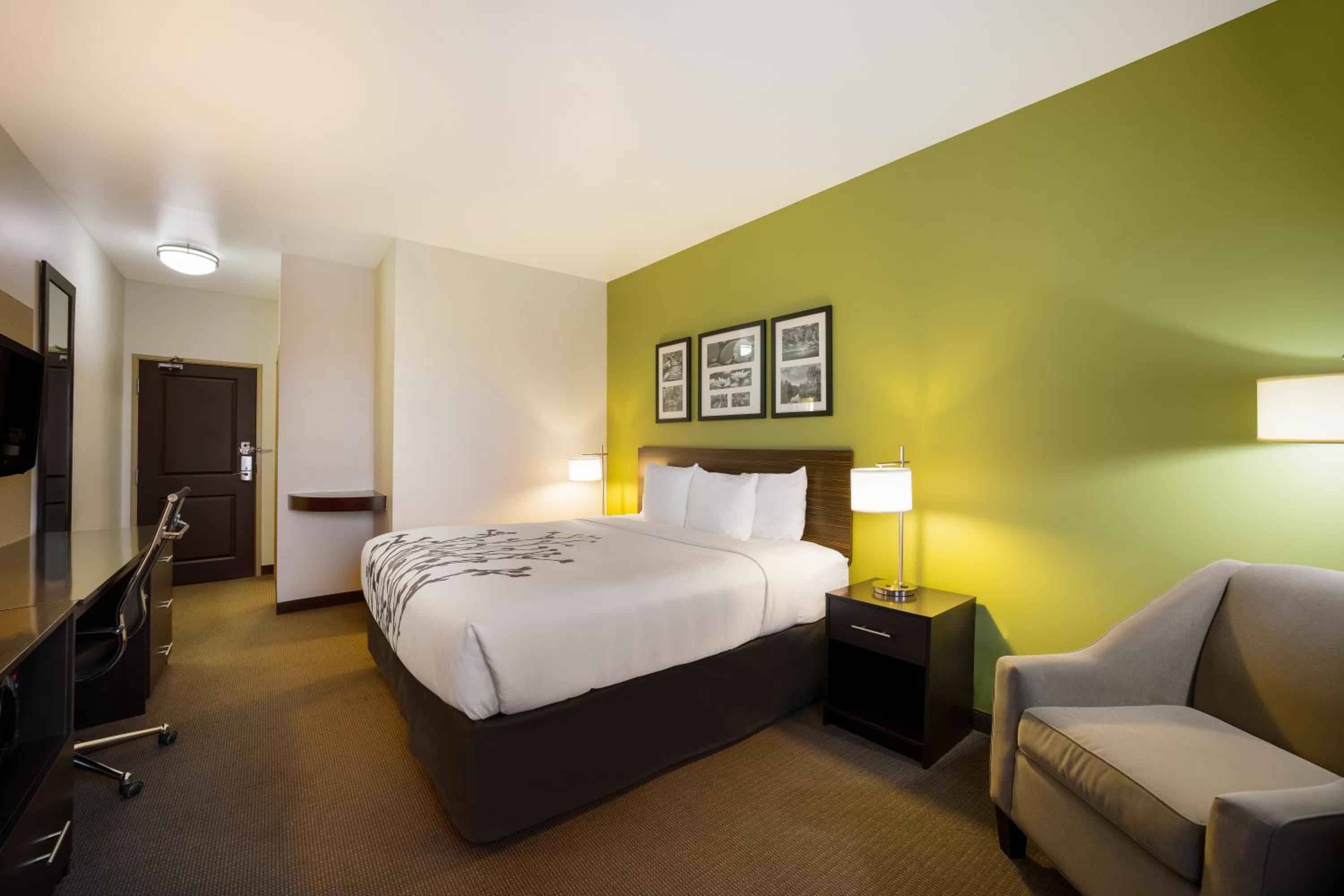 Standard King Room - Non-Smoking  - Photo 2