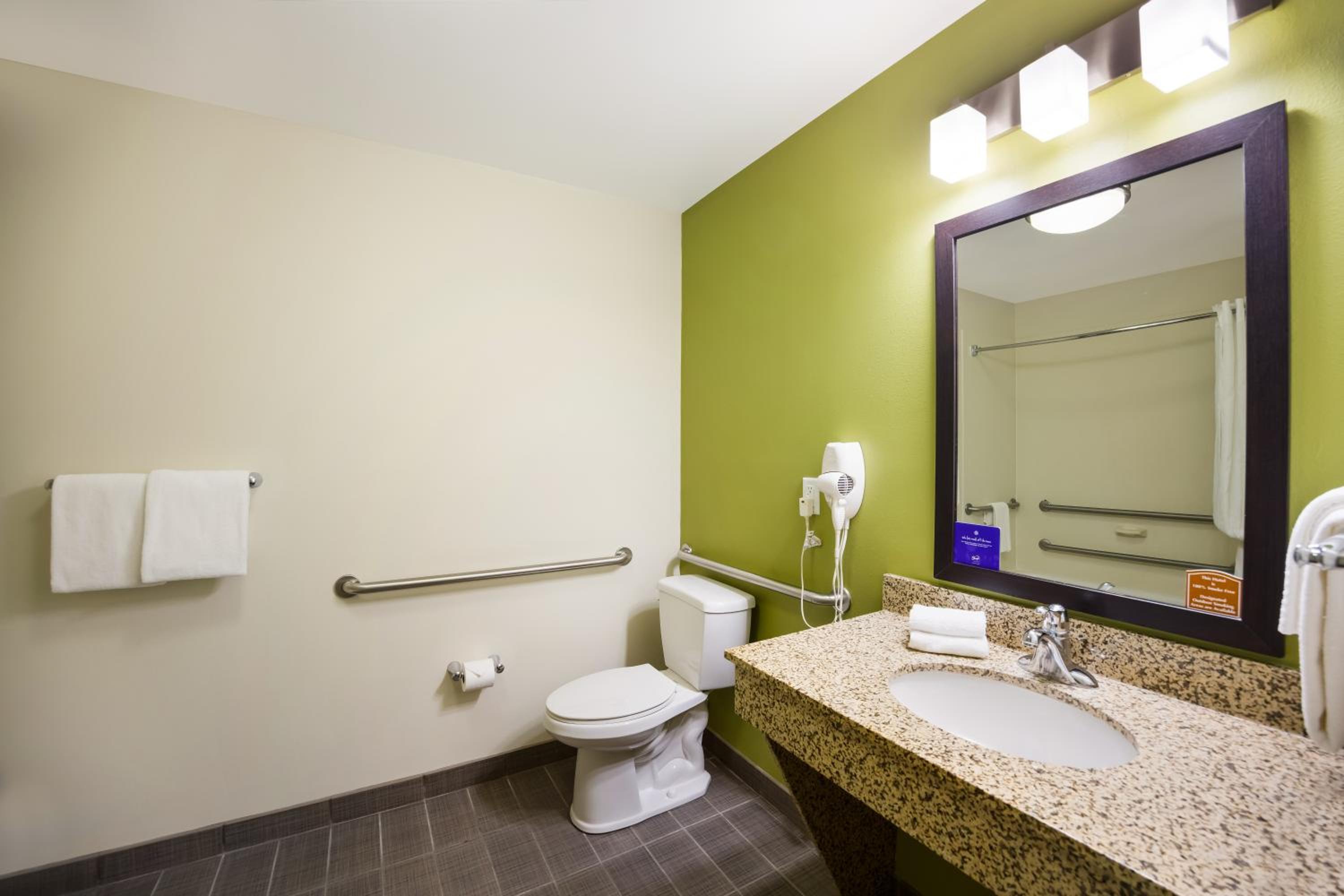 King Suite with Sofa Bed - Disability Access/Non-Smoking - Photo 2