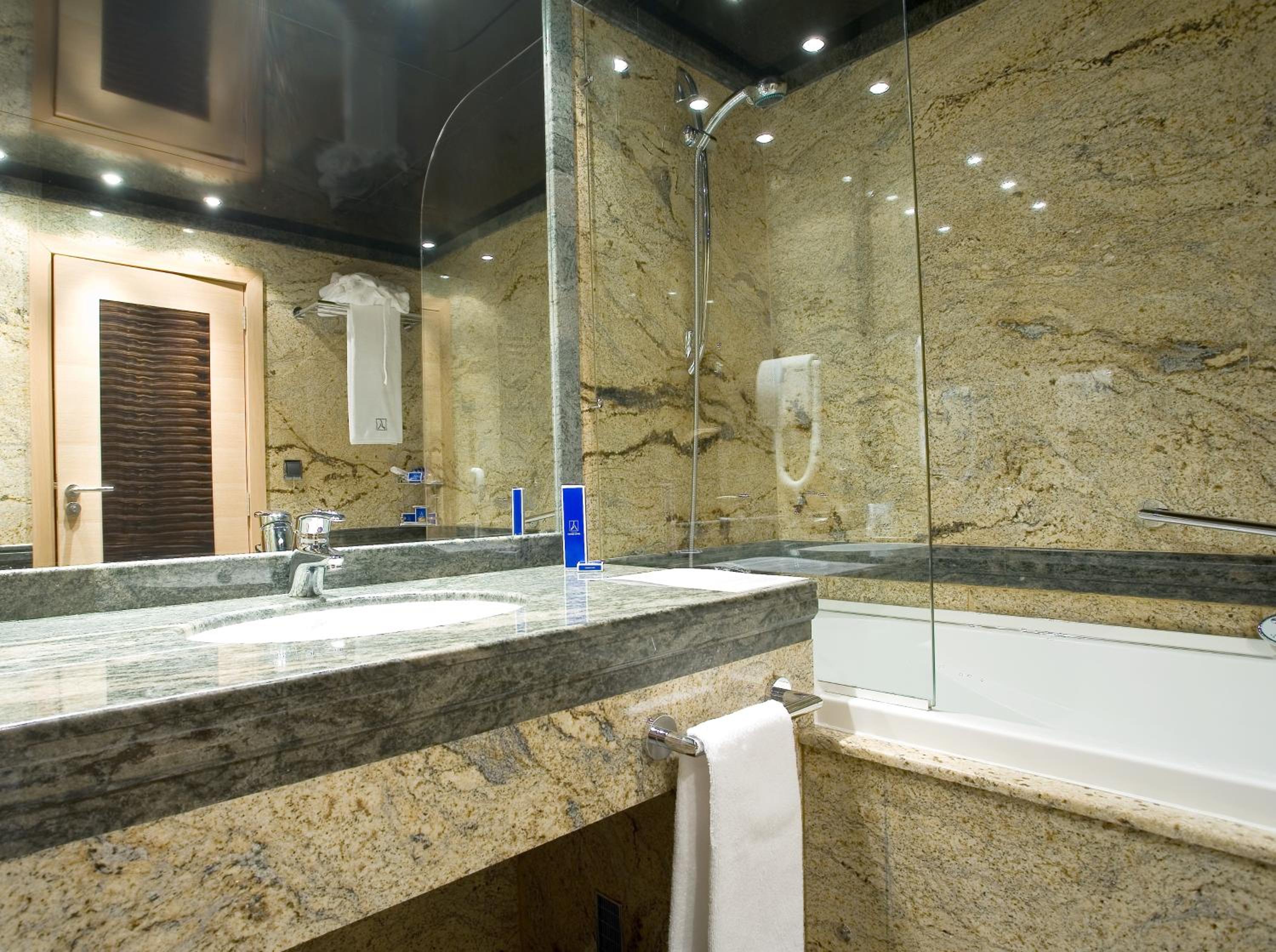 Double or Twin Room - Photo 3