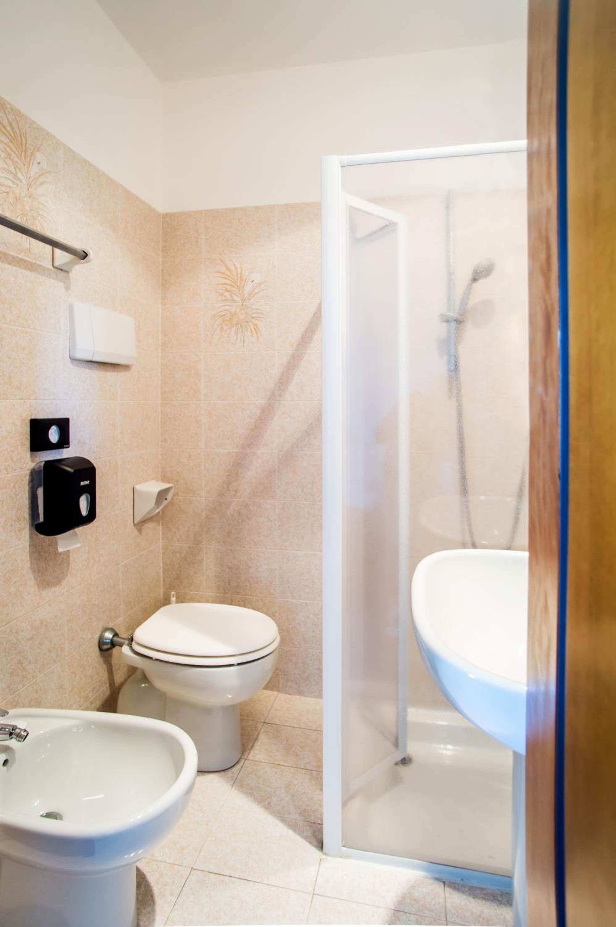 Standard Double Room - Photo 3