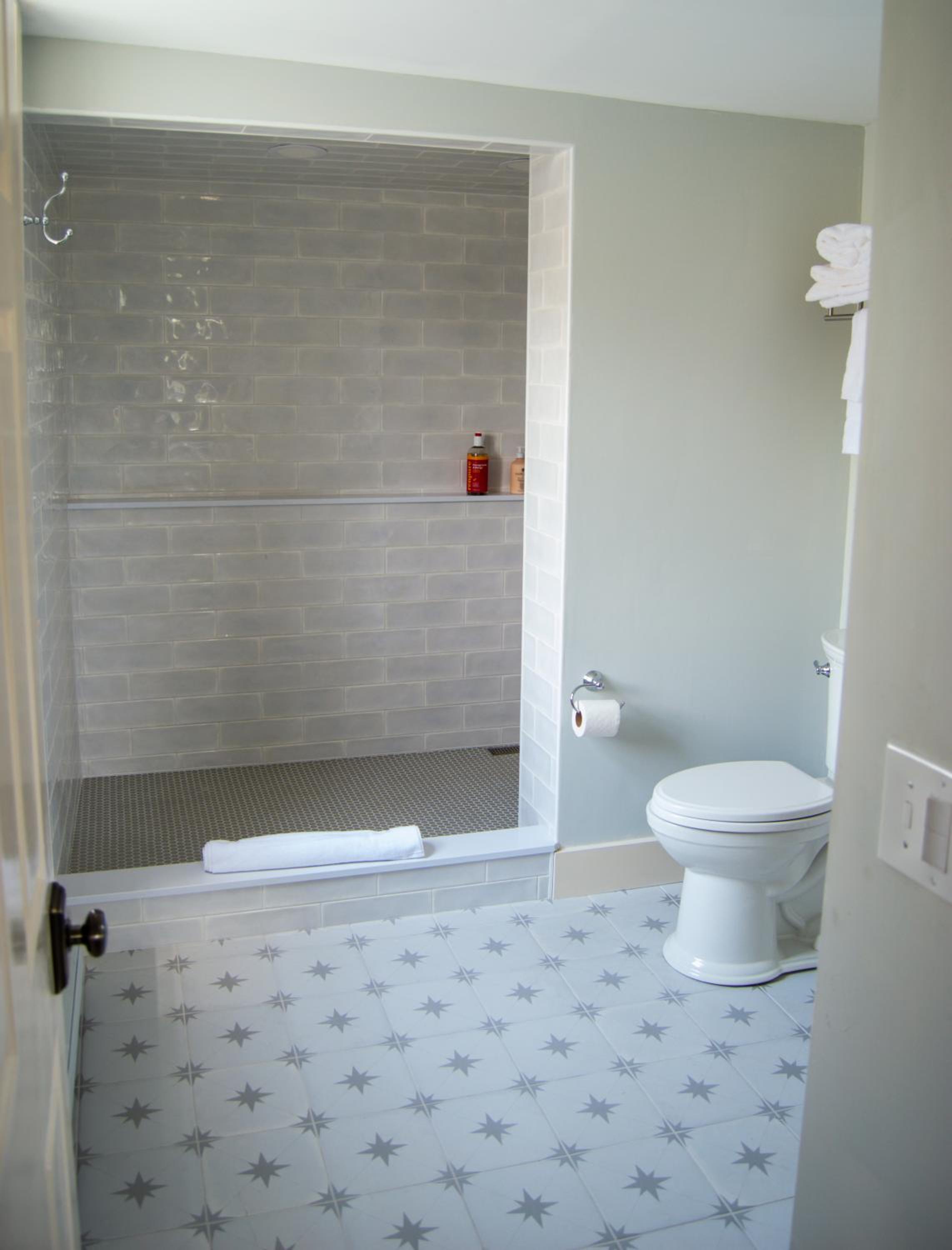 Deluxe King Suite - Photo 3