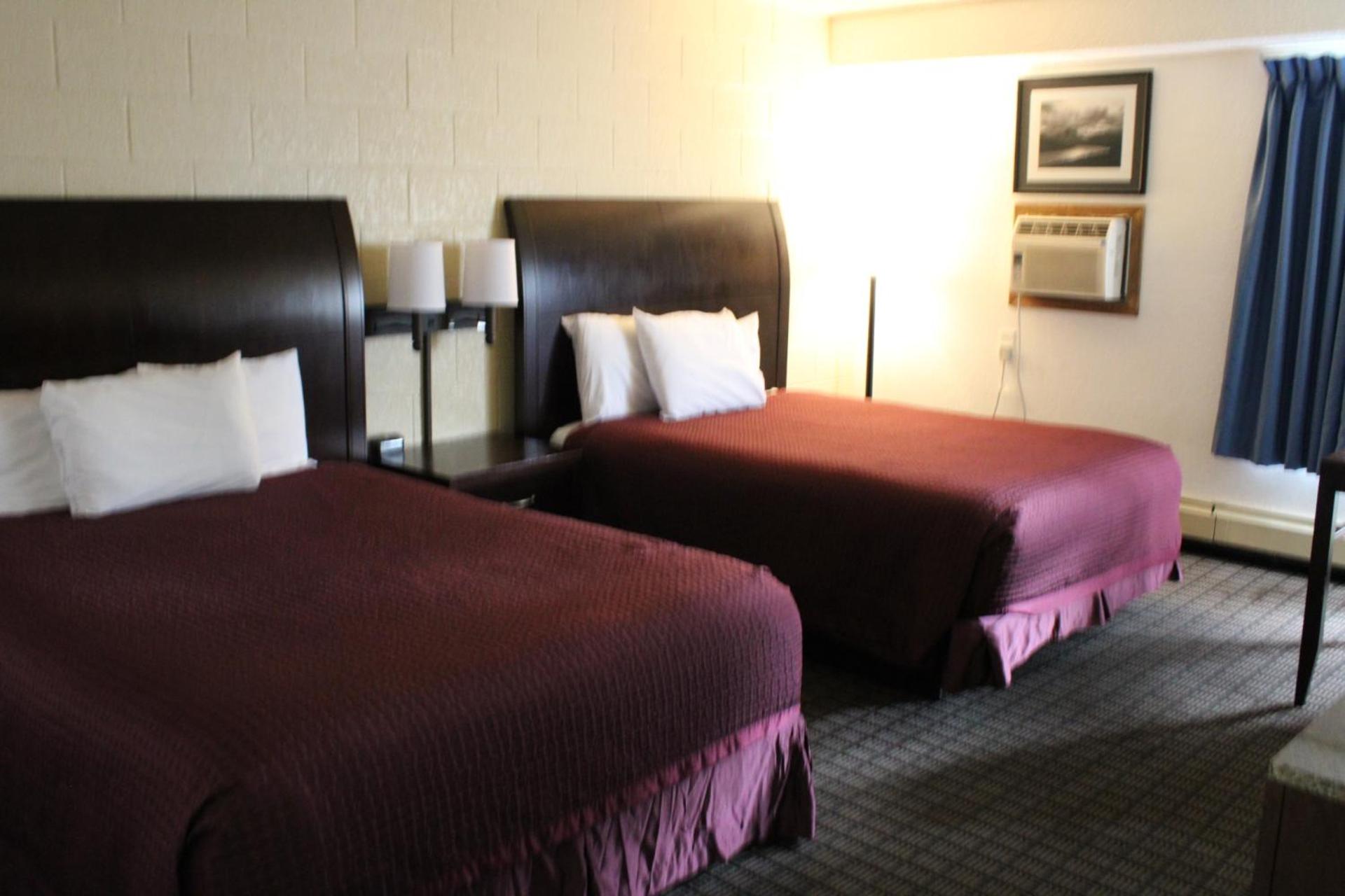 Queen Room with Two Queen Beds - Photo 1