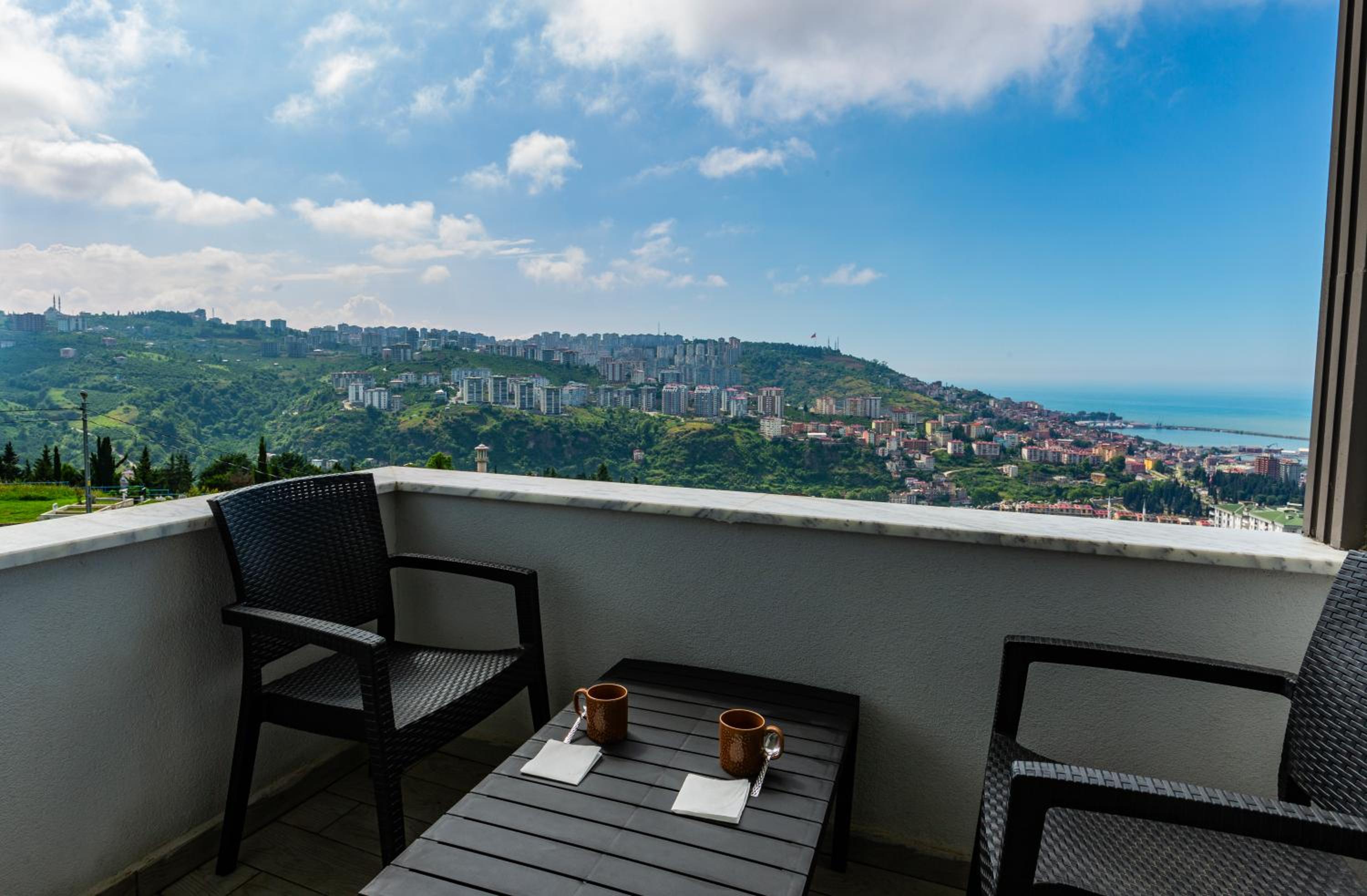 Deluxe Suite with Sea View photo 3