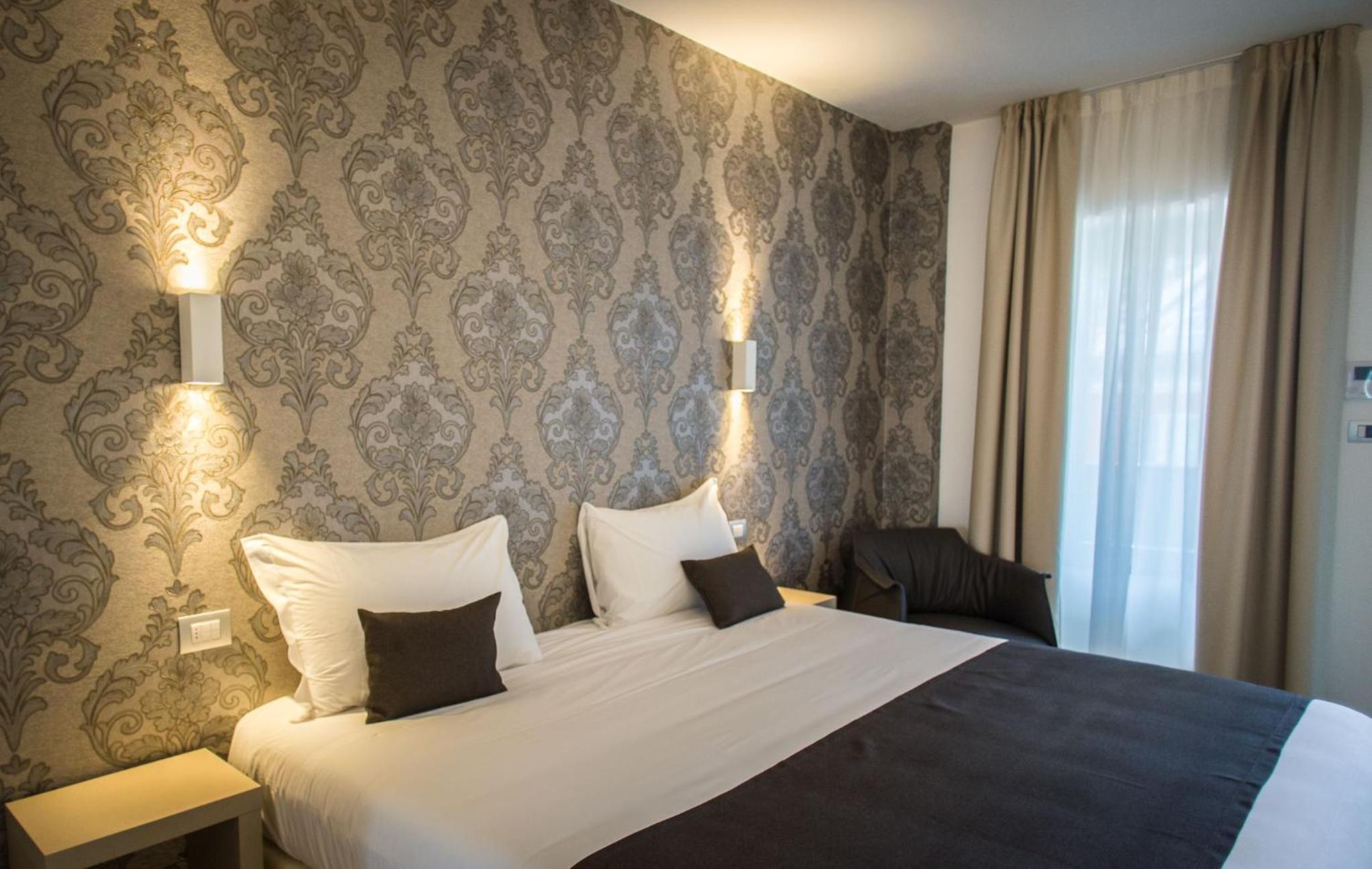 Suite with Lake View