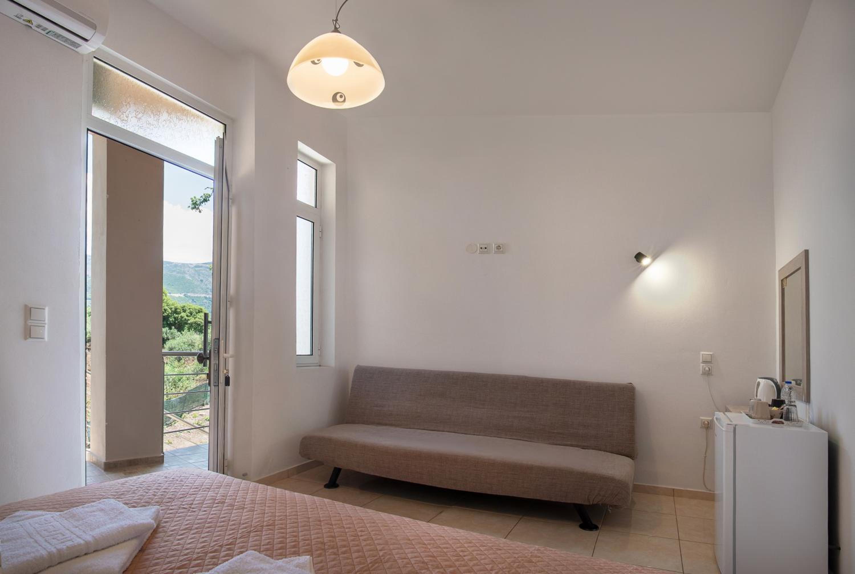 Budget Double Room - Photo 6