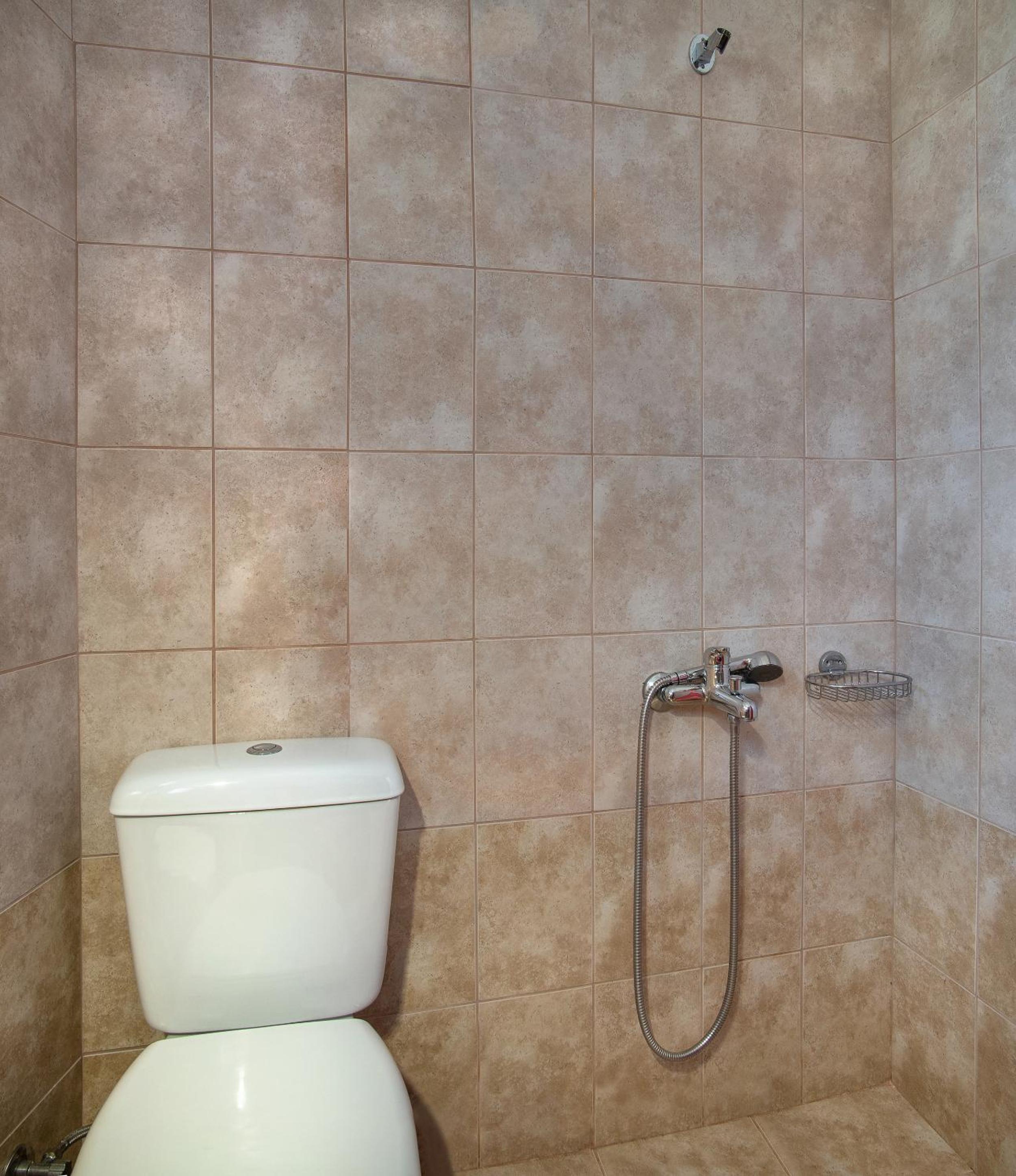 Budget Double Room - Photo 8