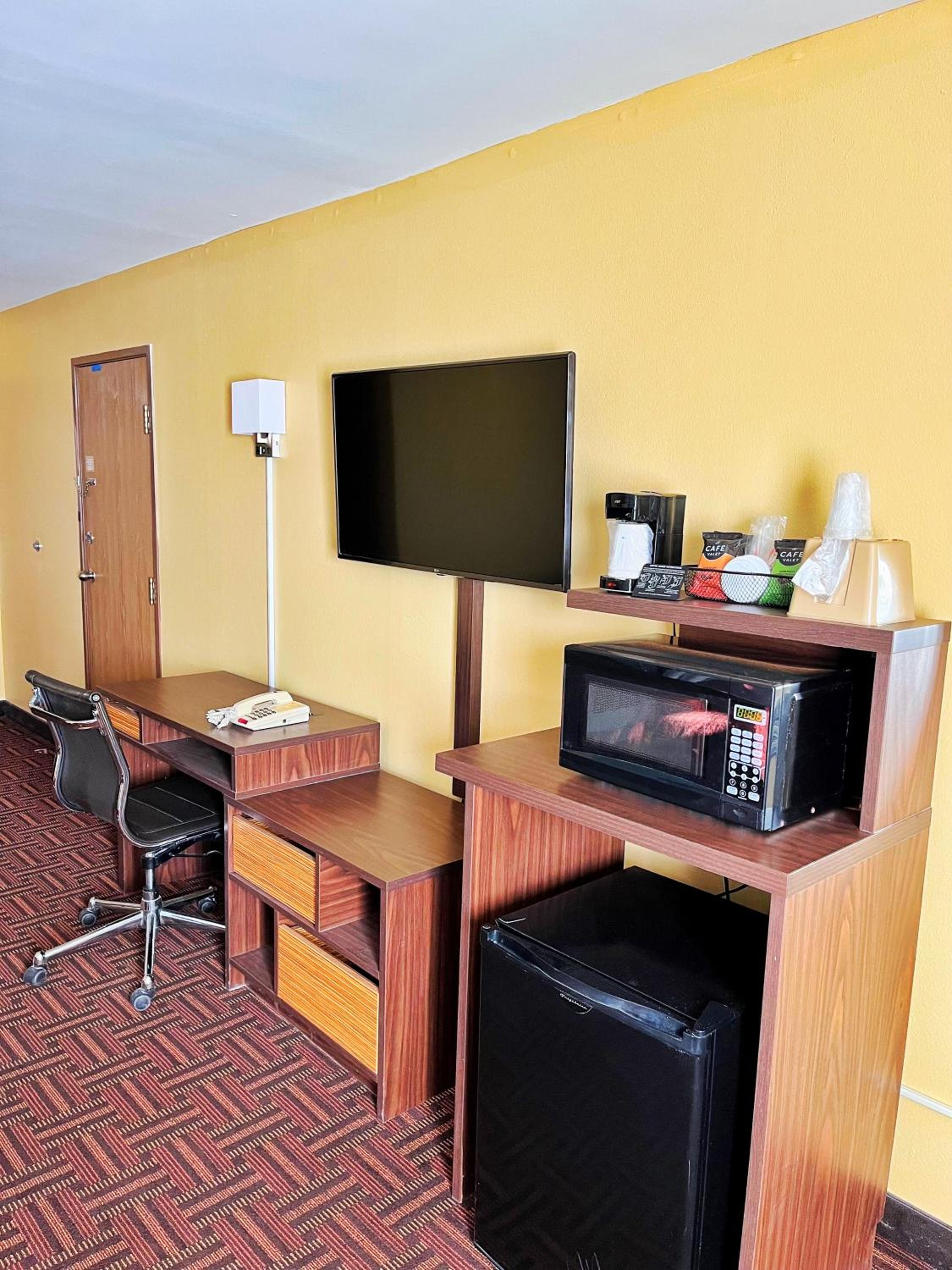 King Room - Non-Smoking - Photo 1