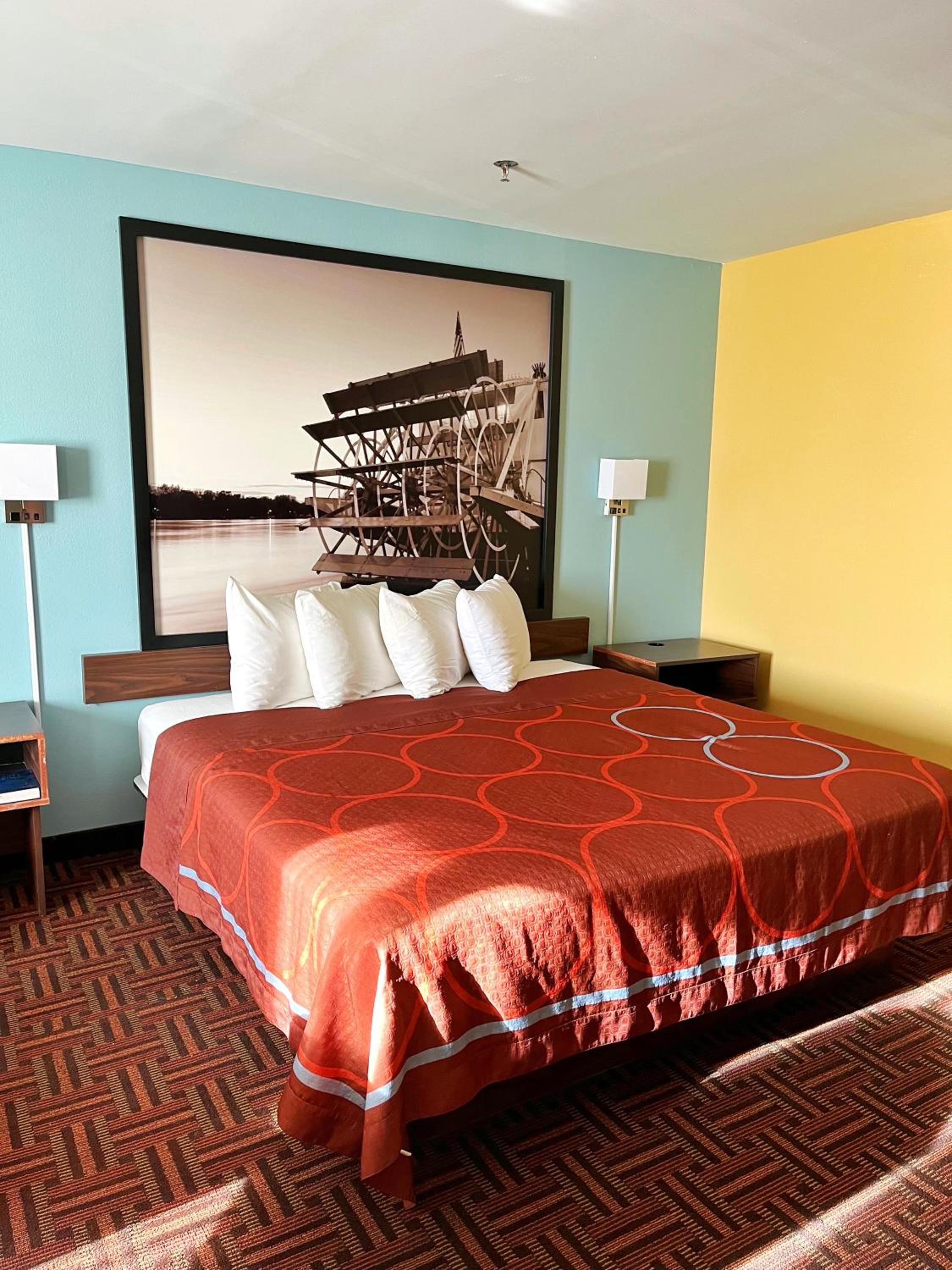 King Room - Non-Smoking - Photo 5