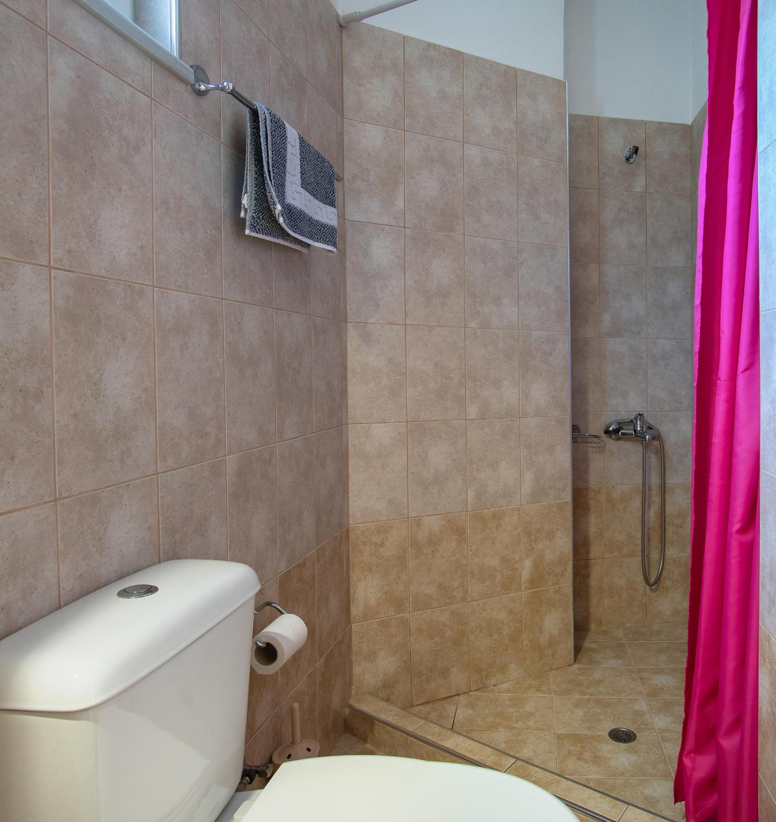 Economy Double Room - Photo 8