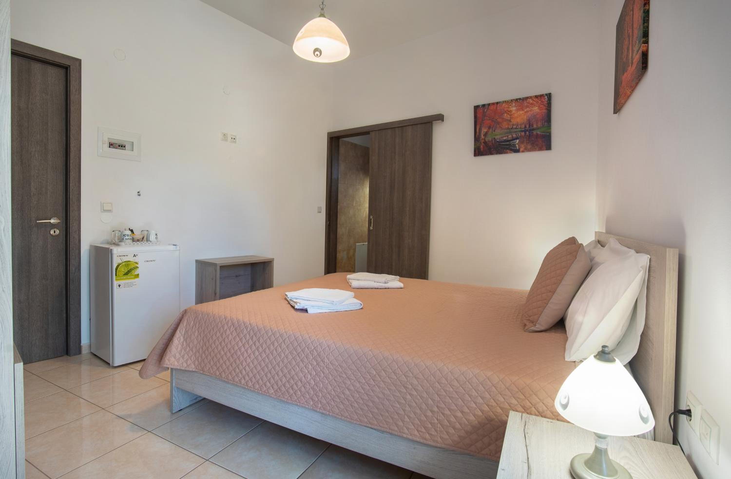 Economy Double Room - Photo 9