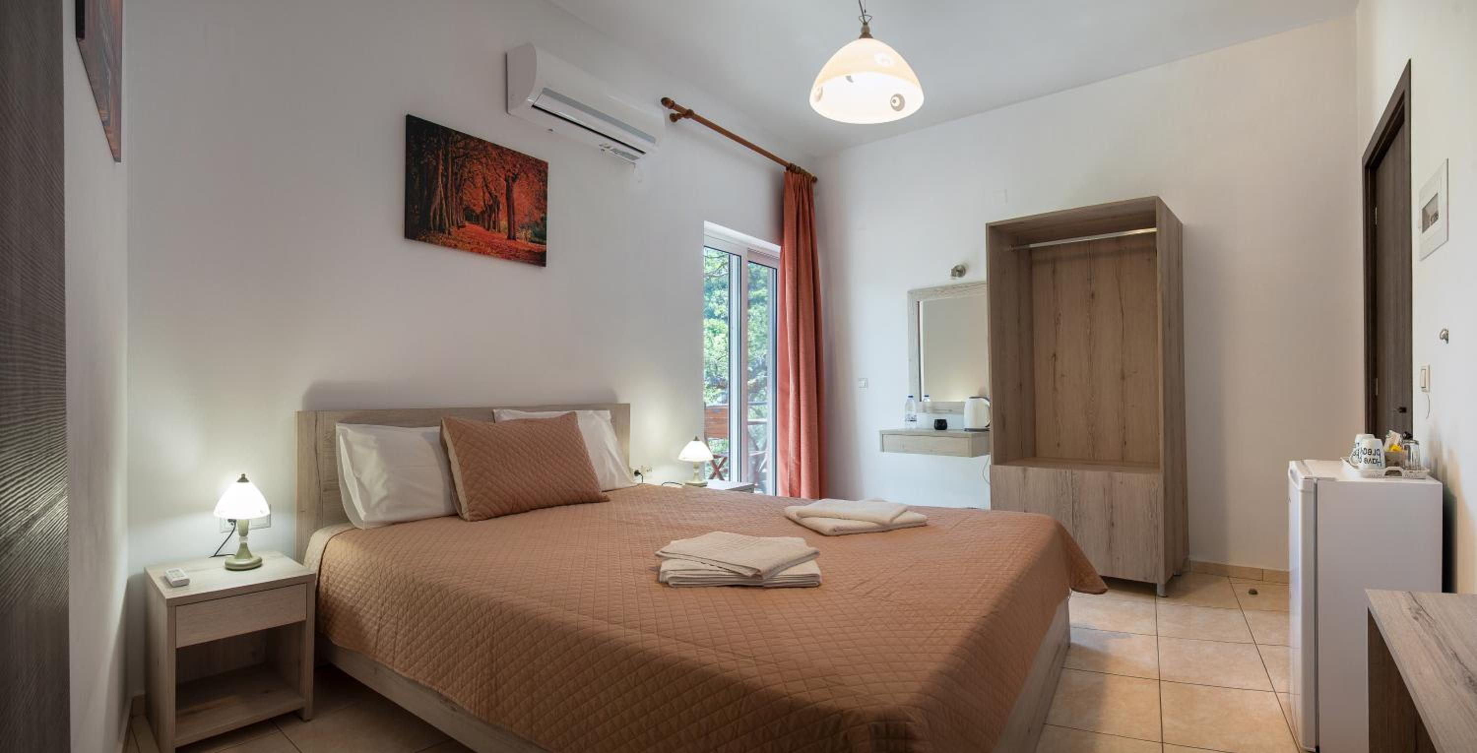 Economy Double Room - Photo 10