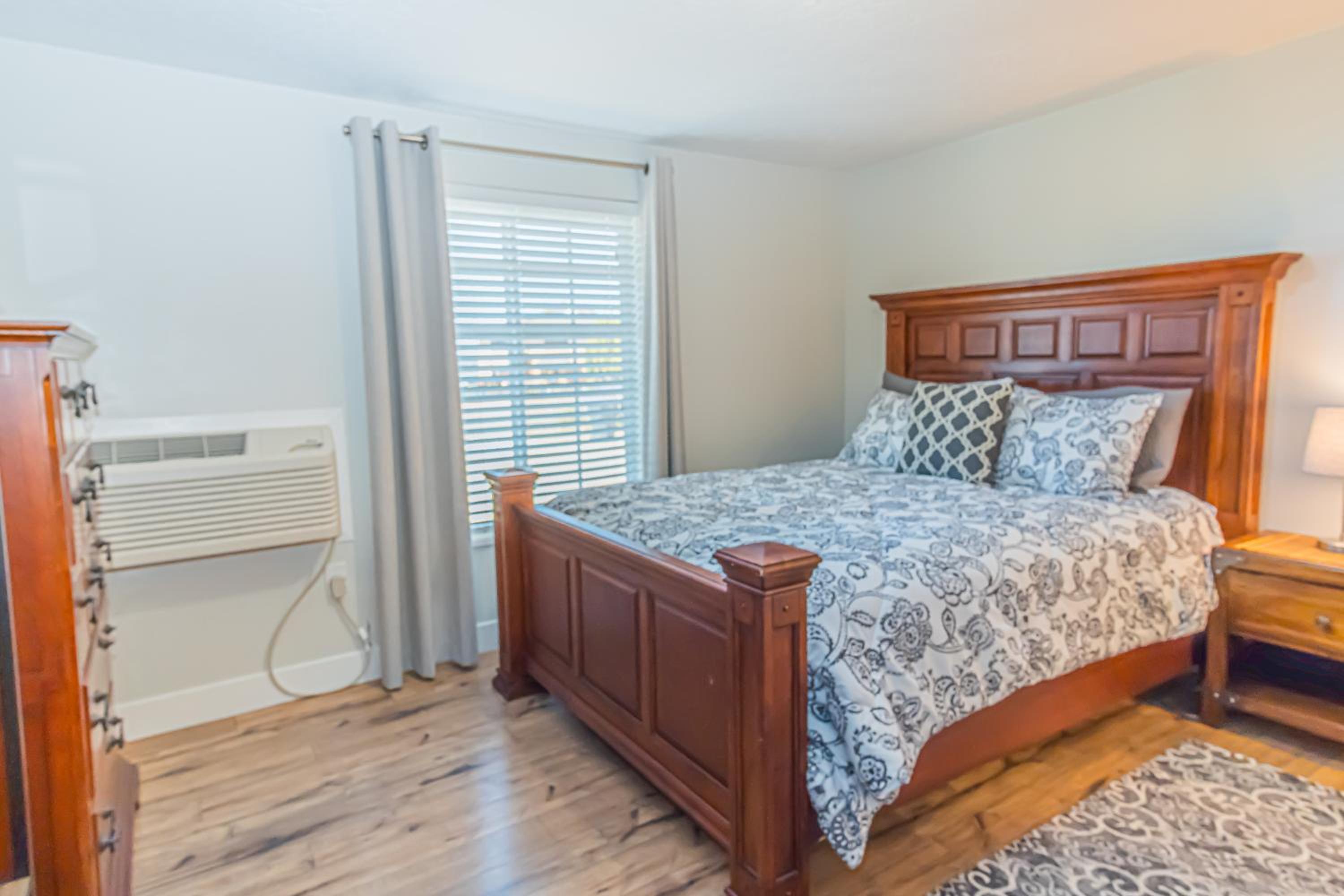 Suite - Photo 1