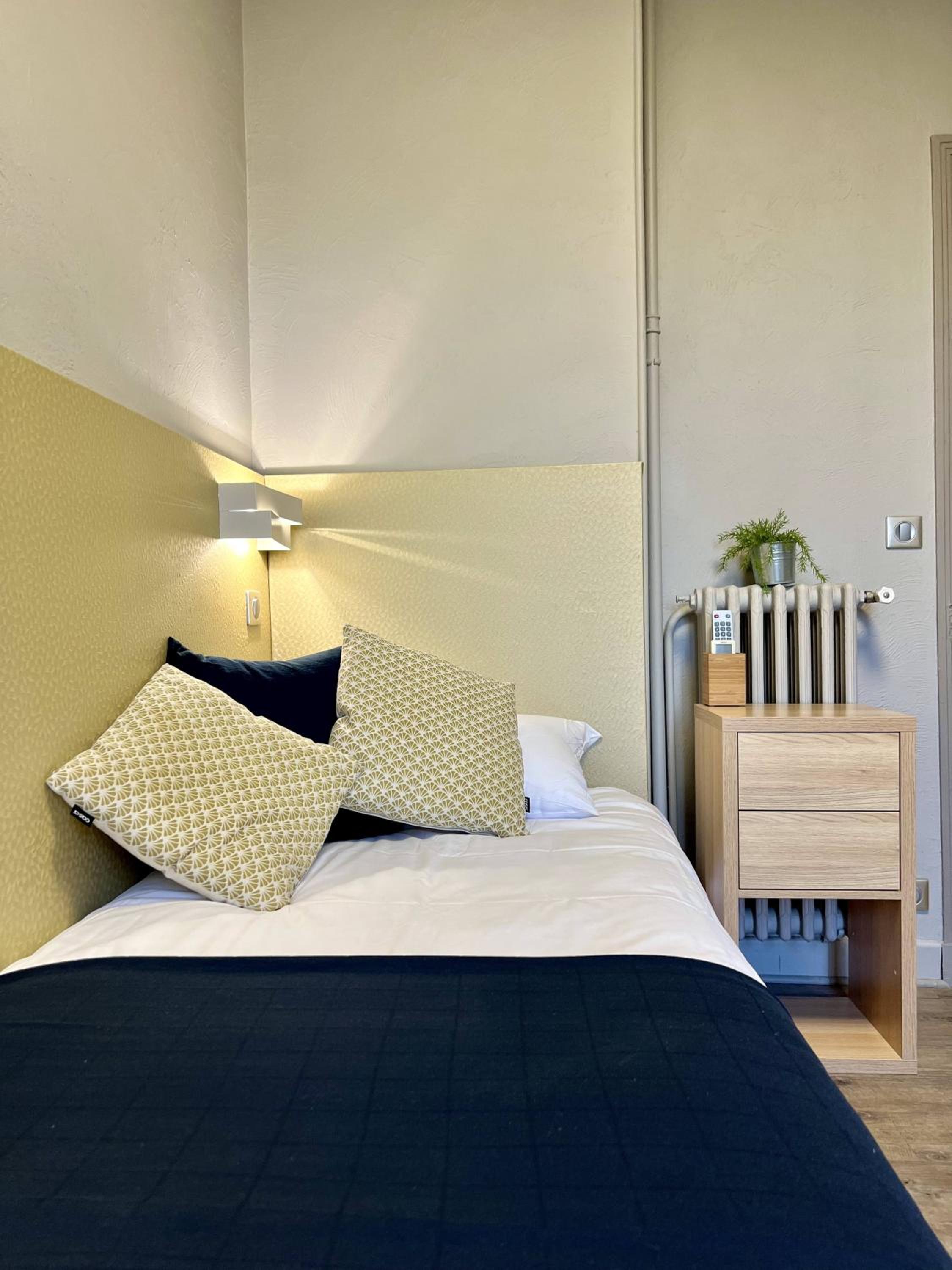 Standard Single Room with Mountain View photo 2