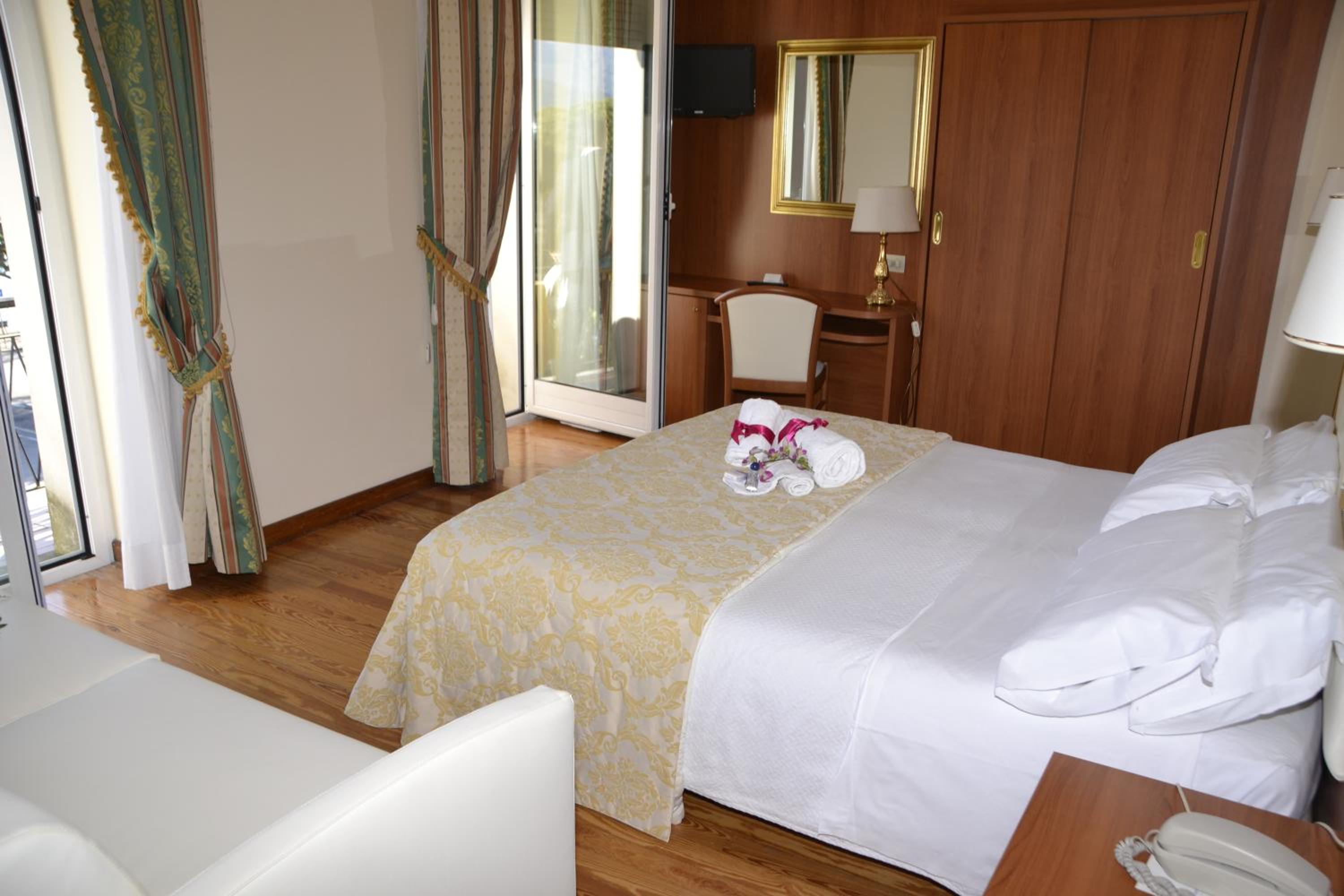 Standard Triple Room - Photo 1