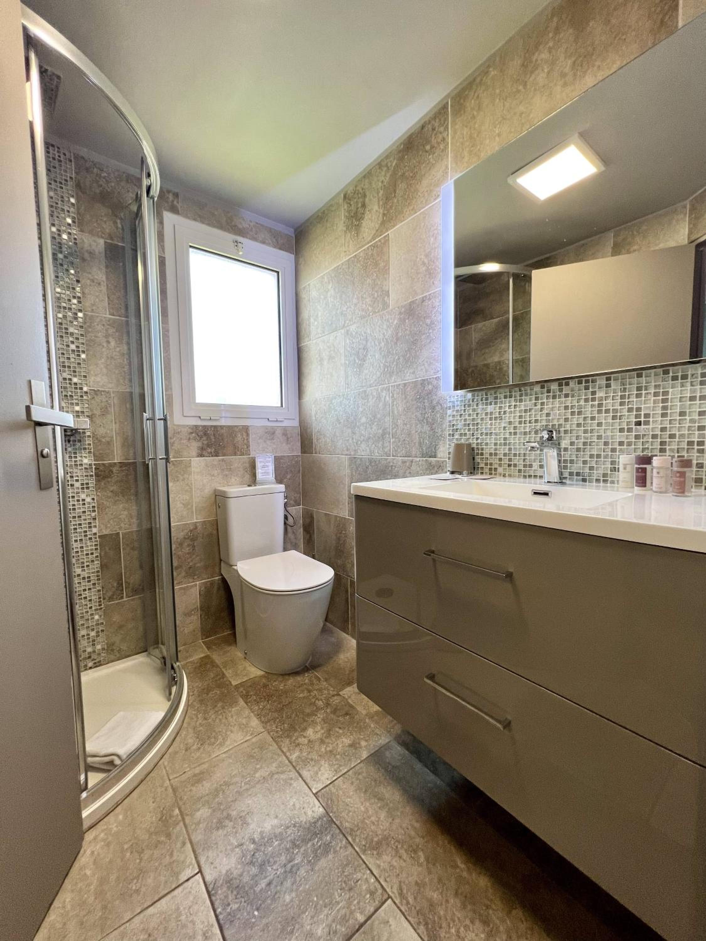 Double or Twin Room with Mountain View photo 3