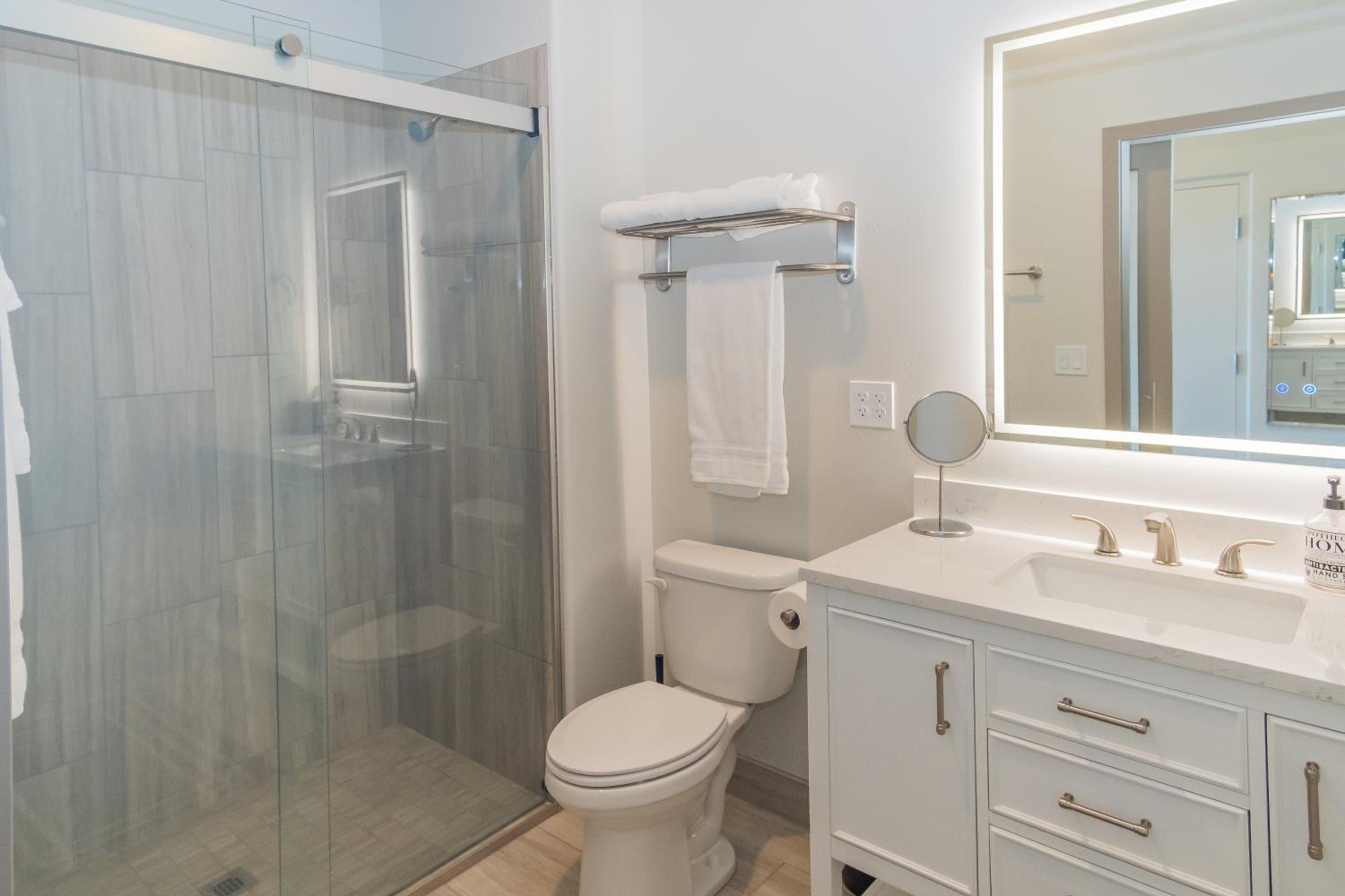 Deluxe Queen Room - Photo 2