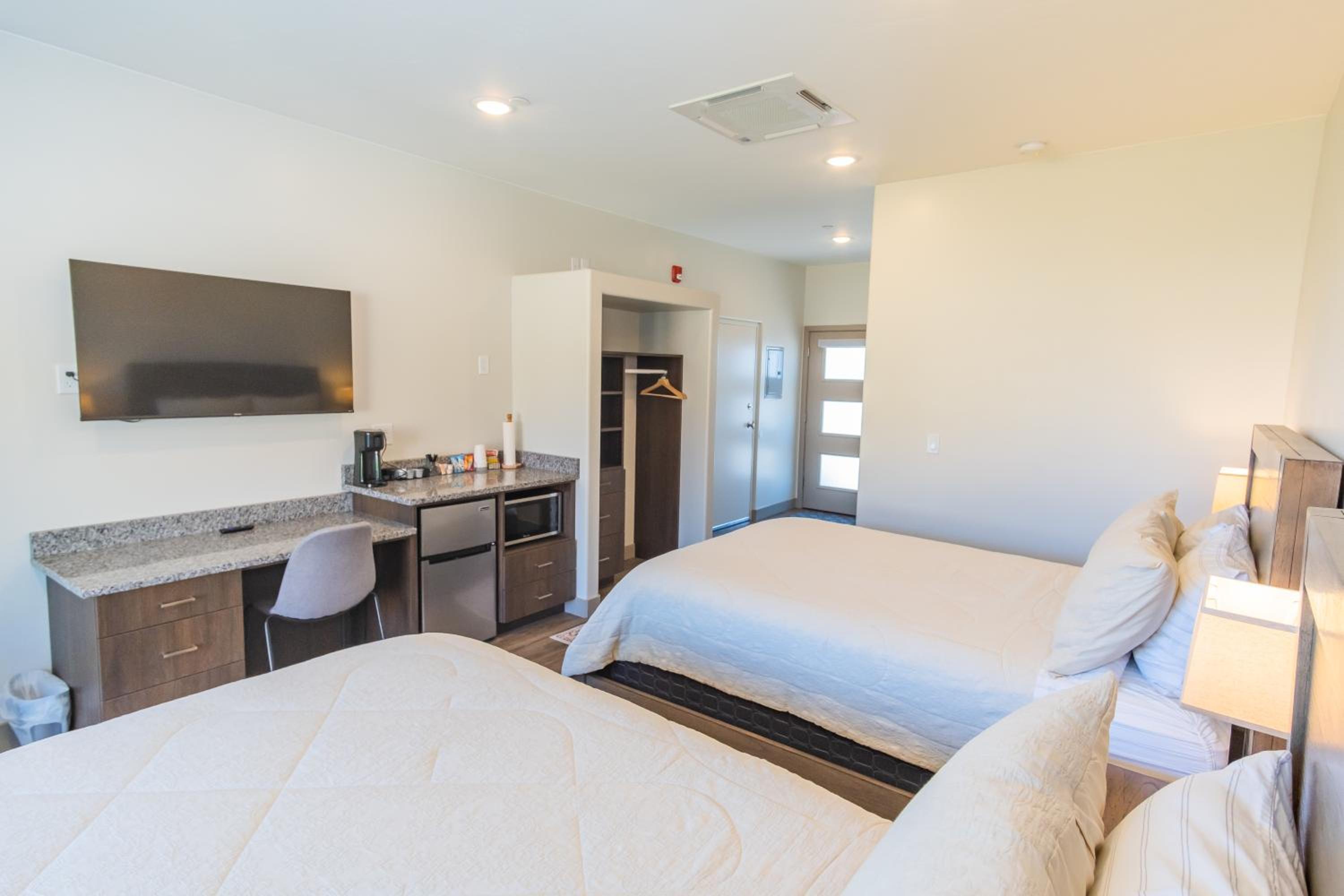 Deluxe Queen Room - Photo 4