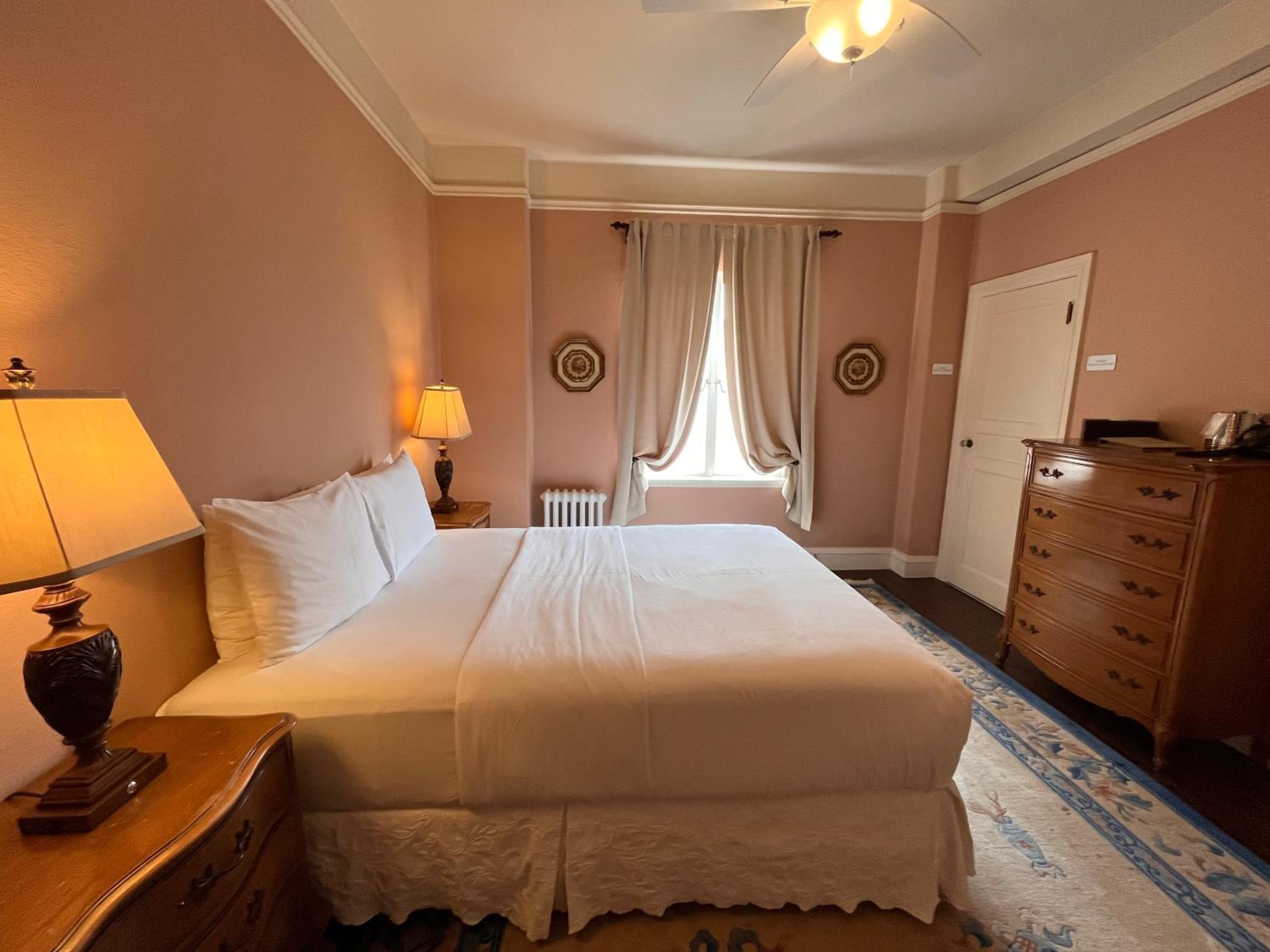 Standard Queen Room photo 2