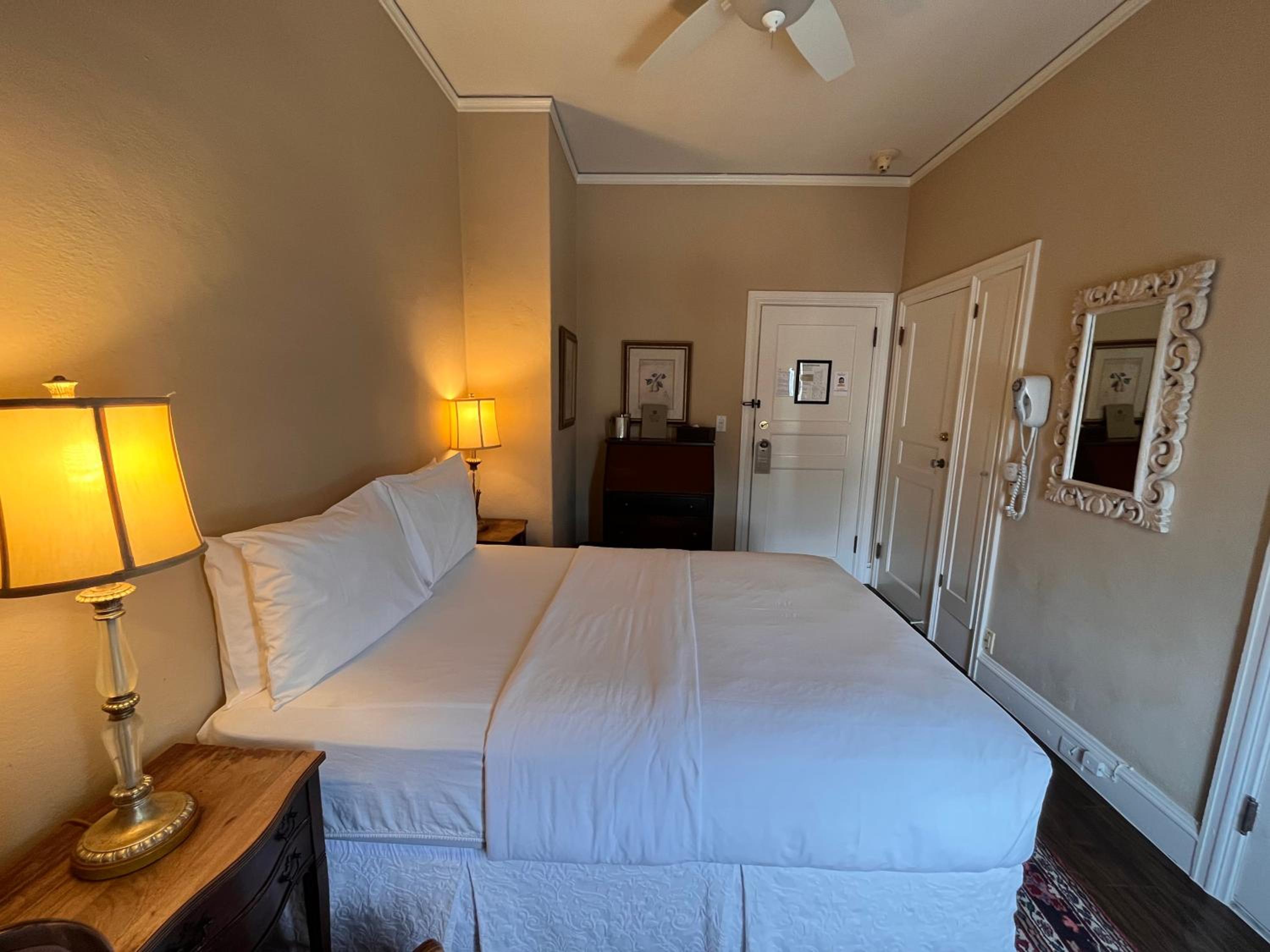 Standard Double Room photo 3