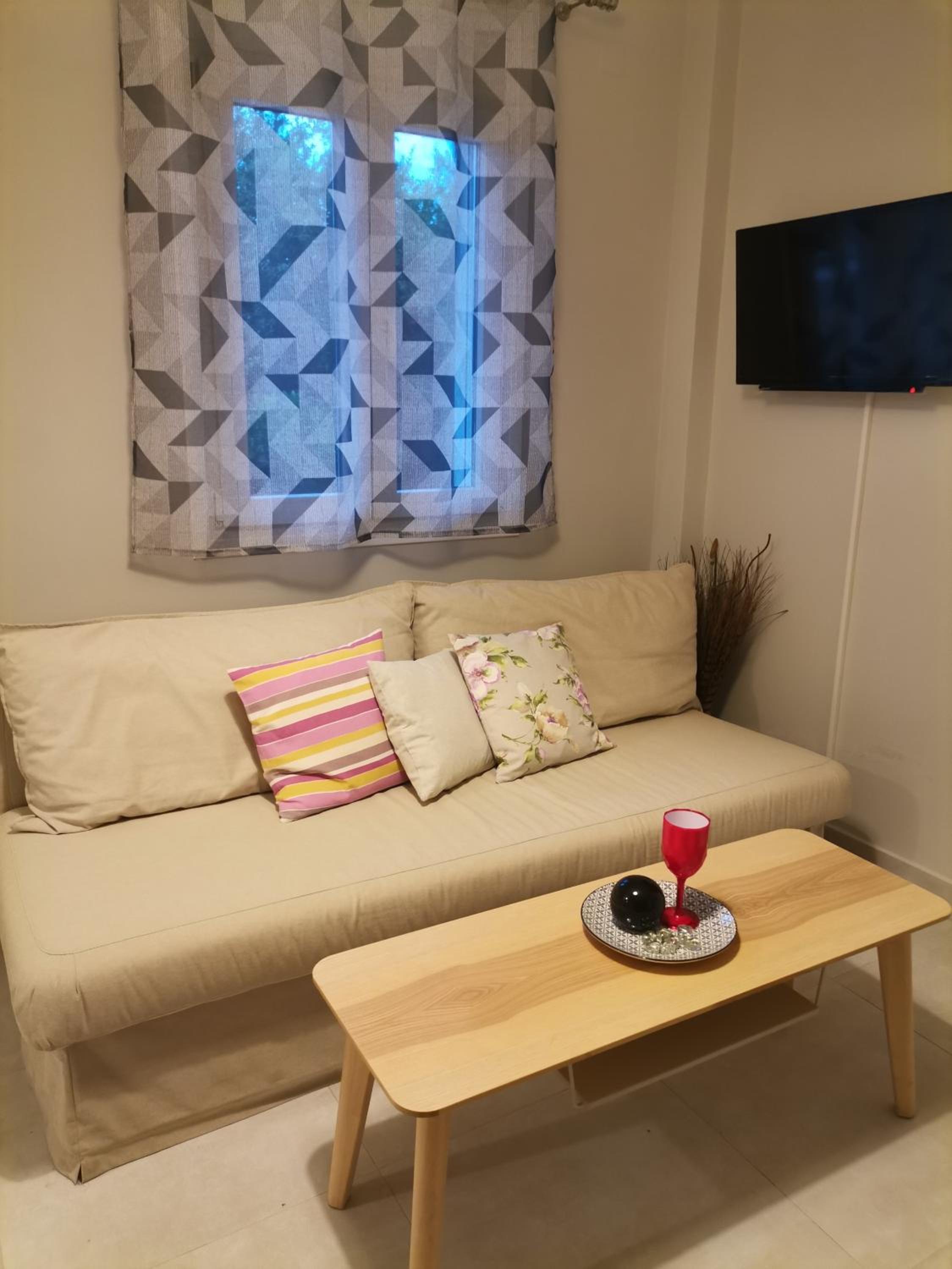 One-Bedroom Apartment photo 1