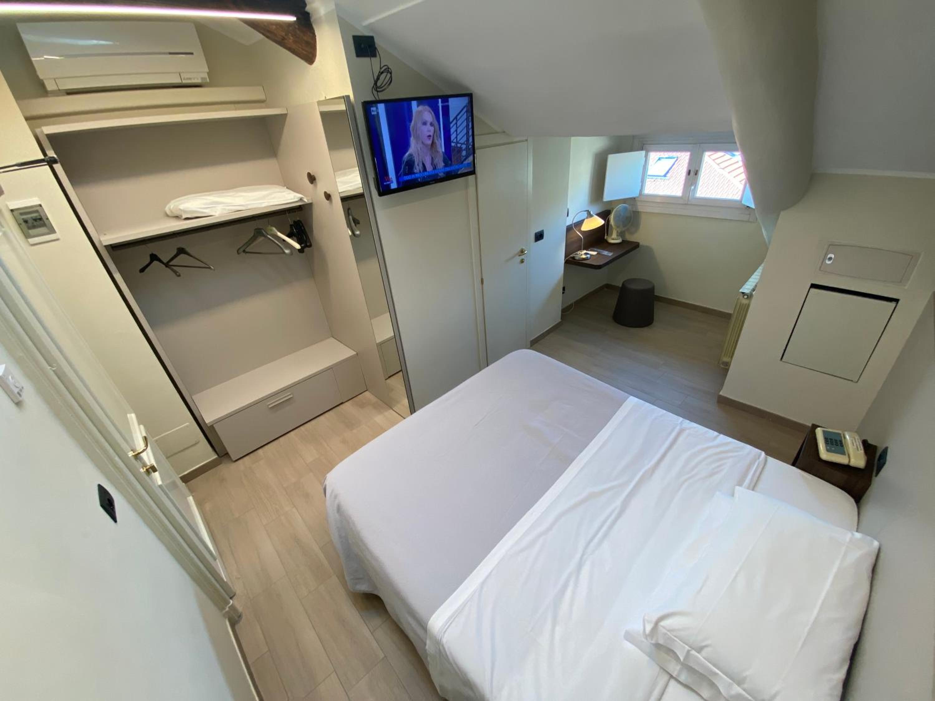 Small Double Room - Photo 1