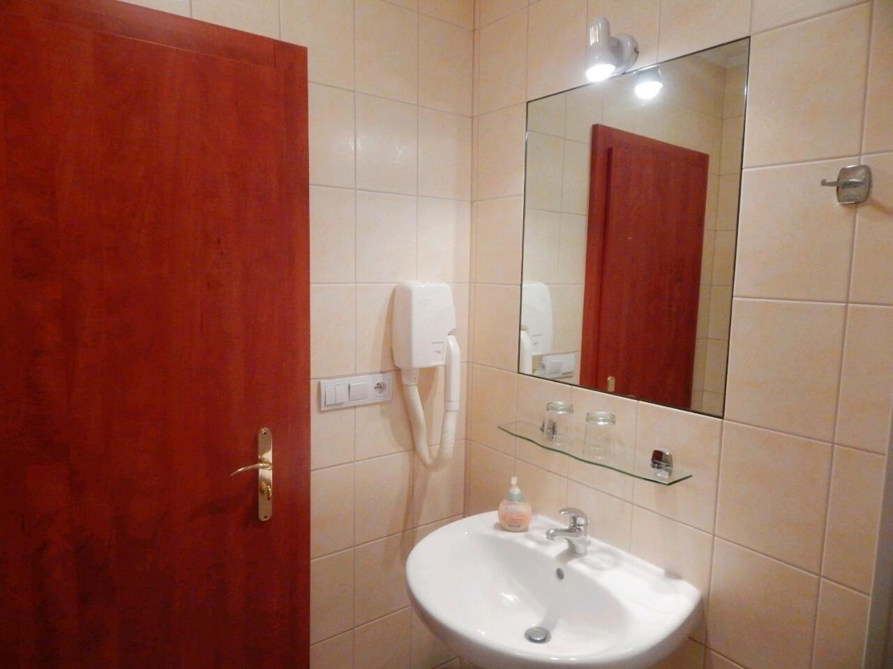 Standard Double or Twin Room - Photo 17