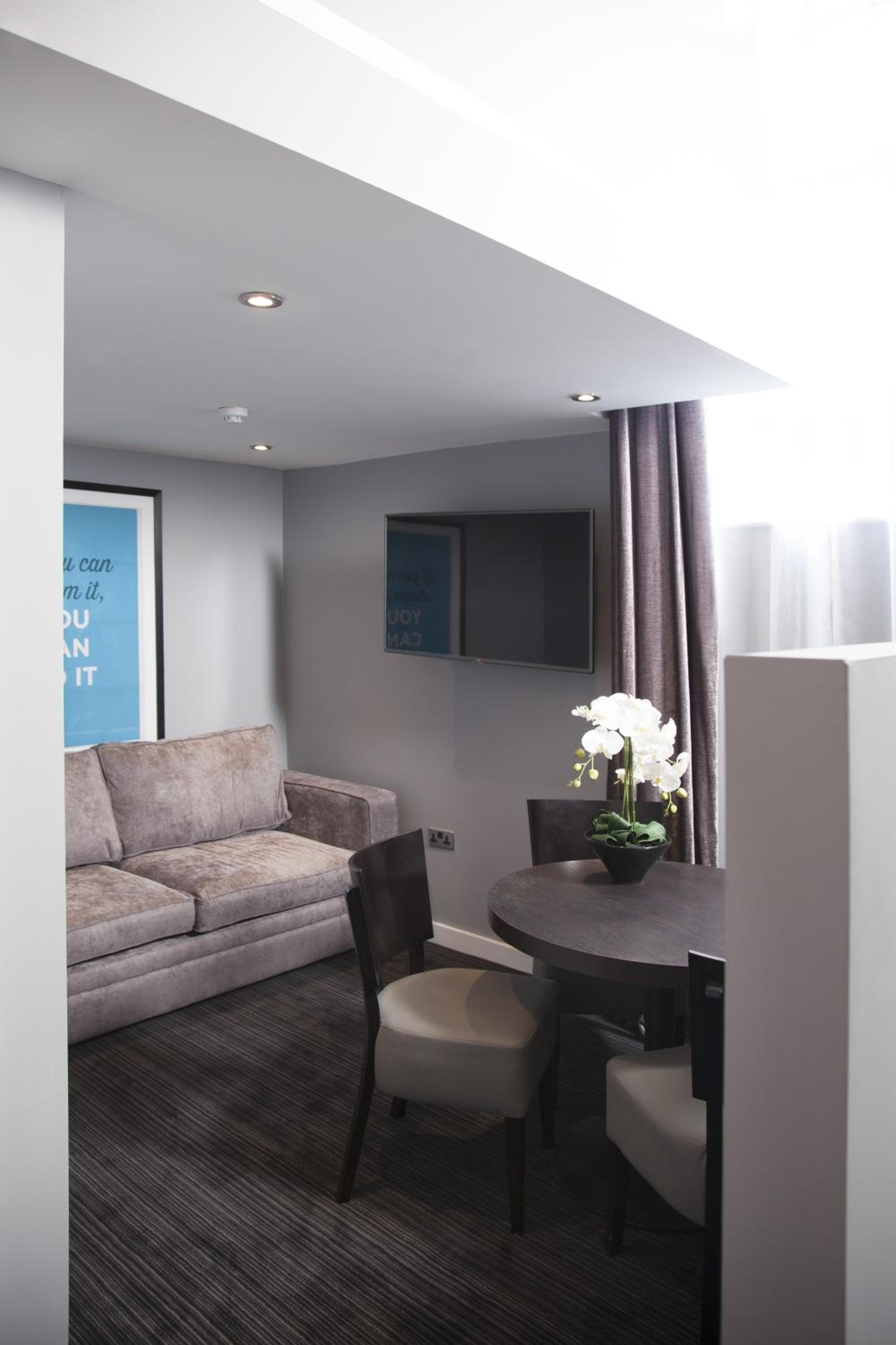 Super-Luxe Garden Studio (Sleeps 4)