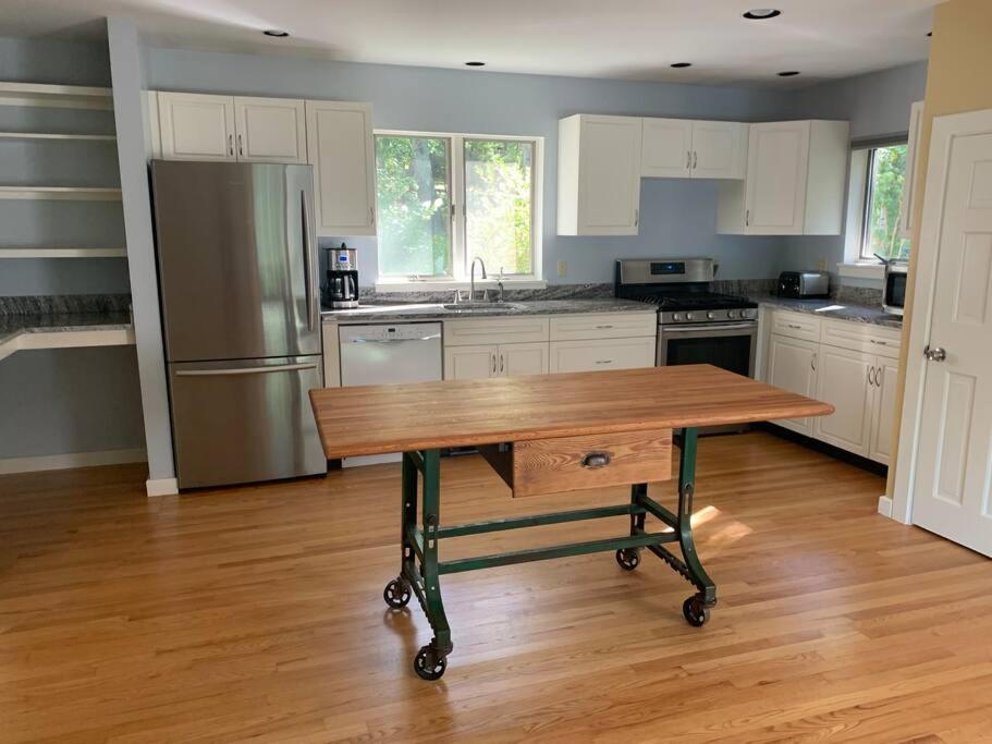 Three-Bedroom House photo 2