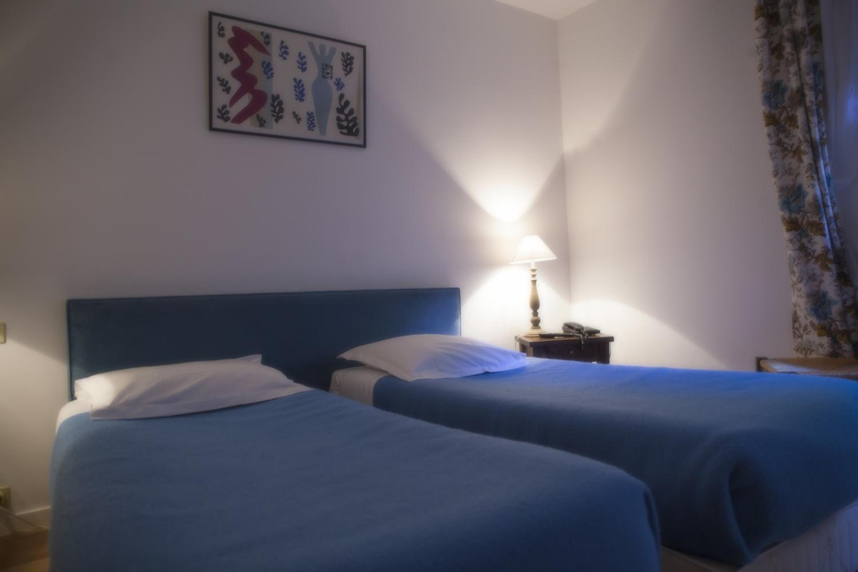 Standard Twin Room - Photo 2