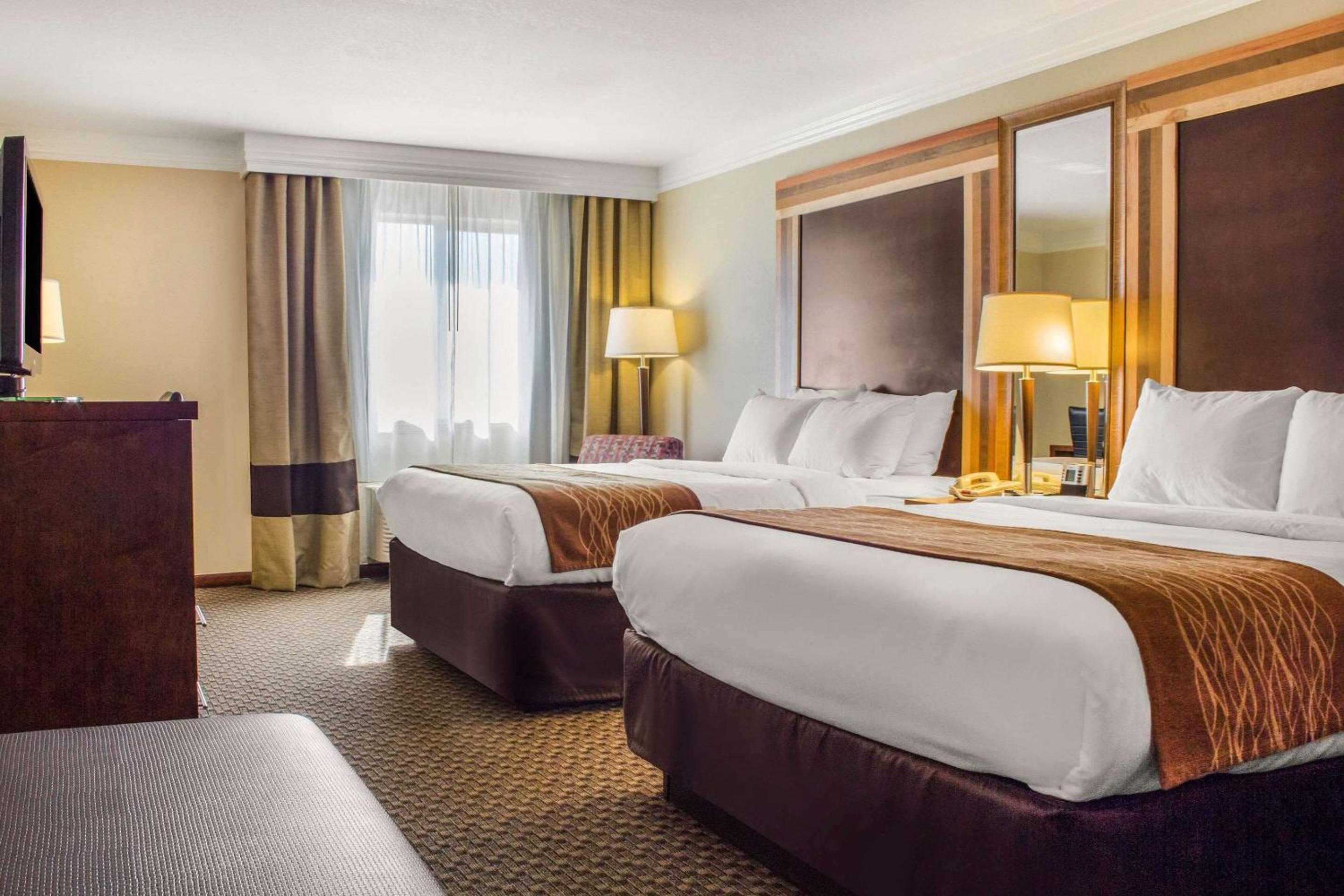 Queen Room with Two Queen Beds - Non-Smoking - Photo 1