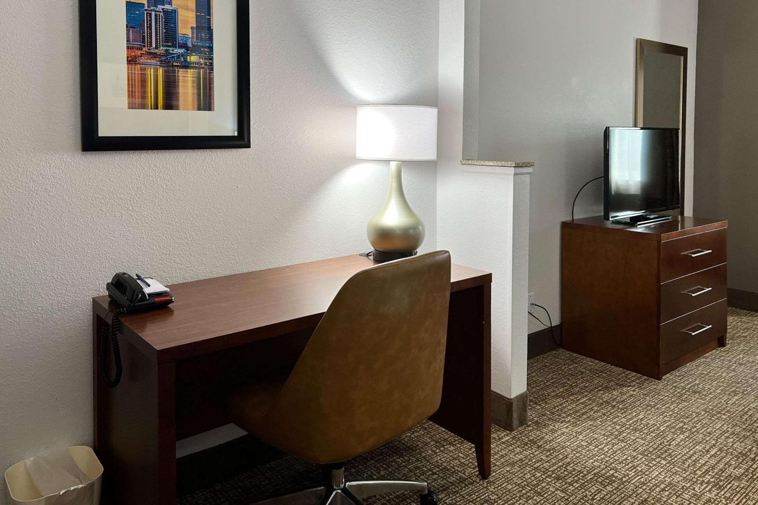Double Suite with Two Double Beds - Non Smoking - Photo 24