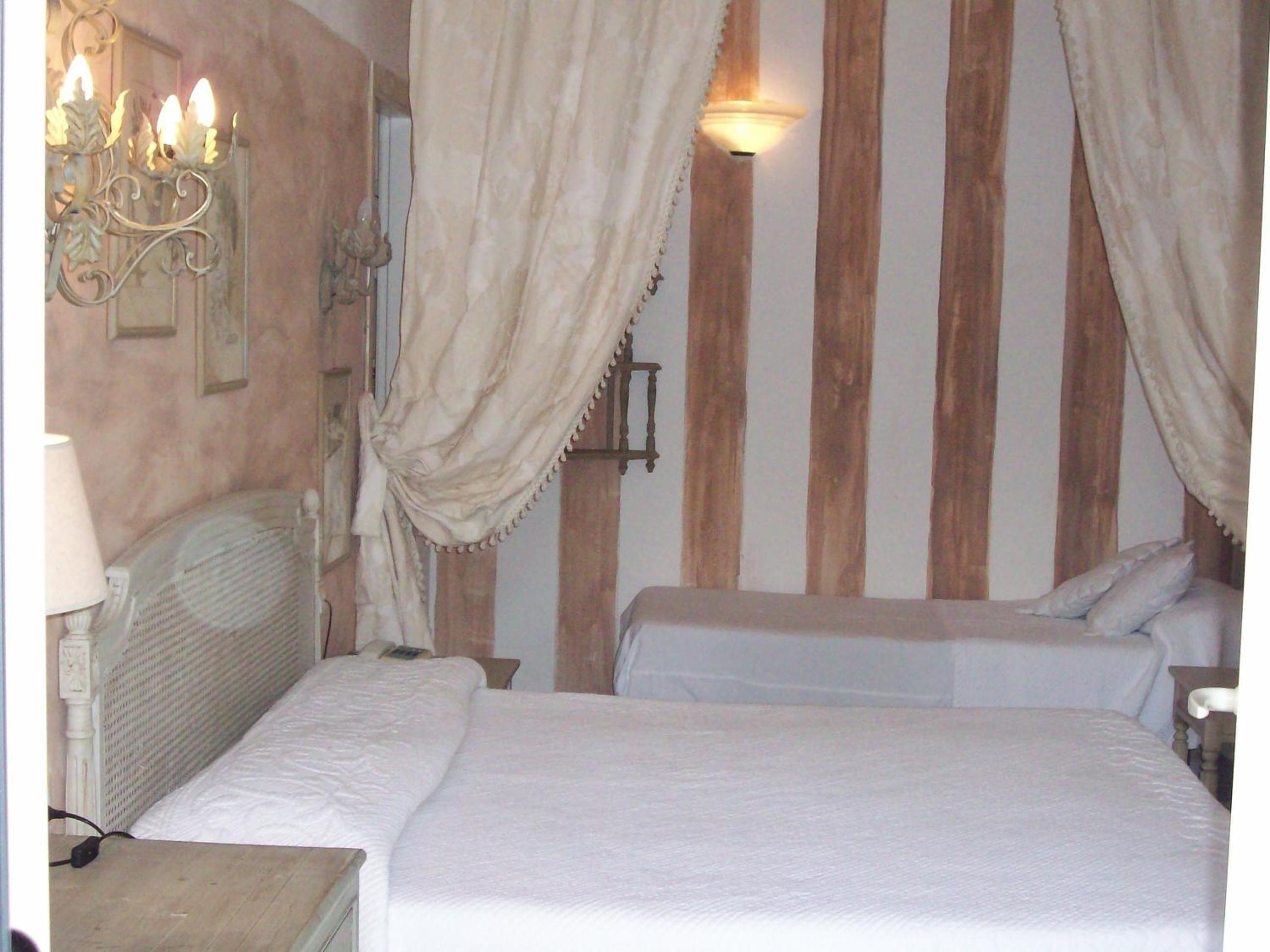 Double or Twin Room photo 3