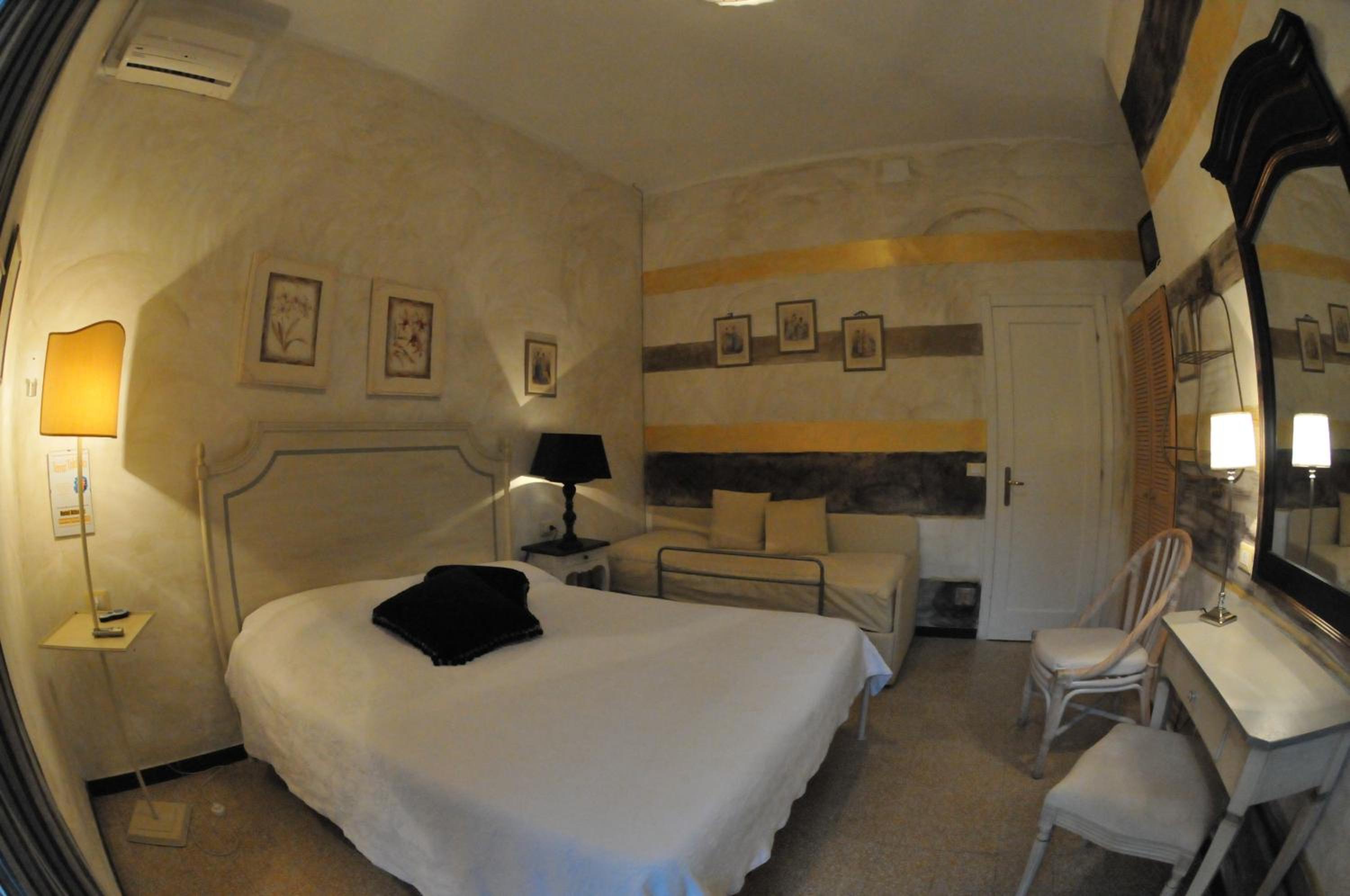 Triple Room with Beach Access photo 3