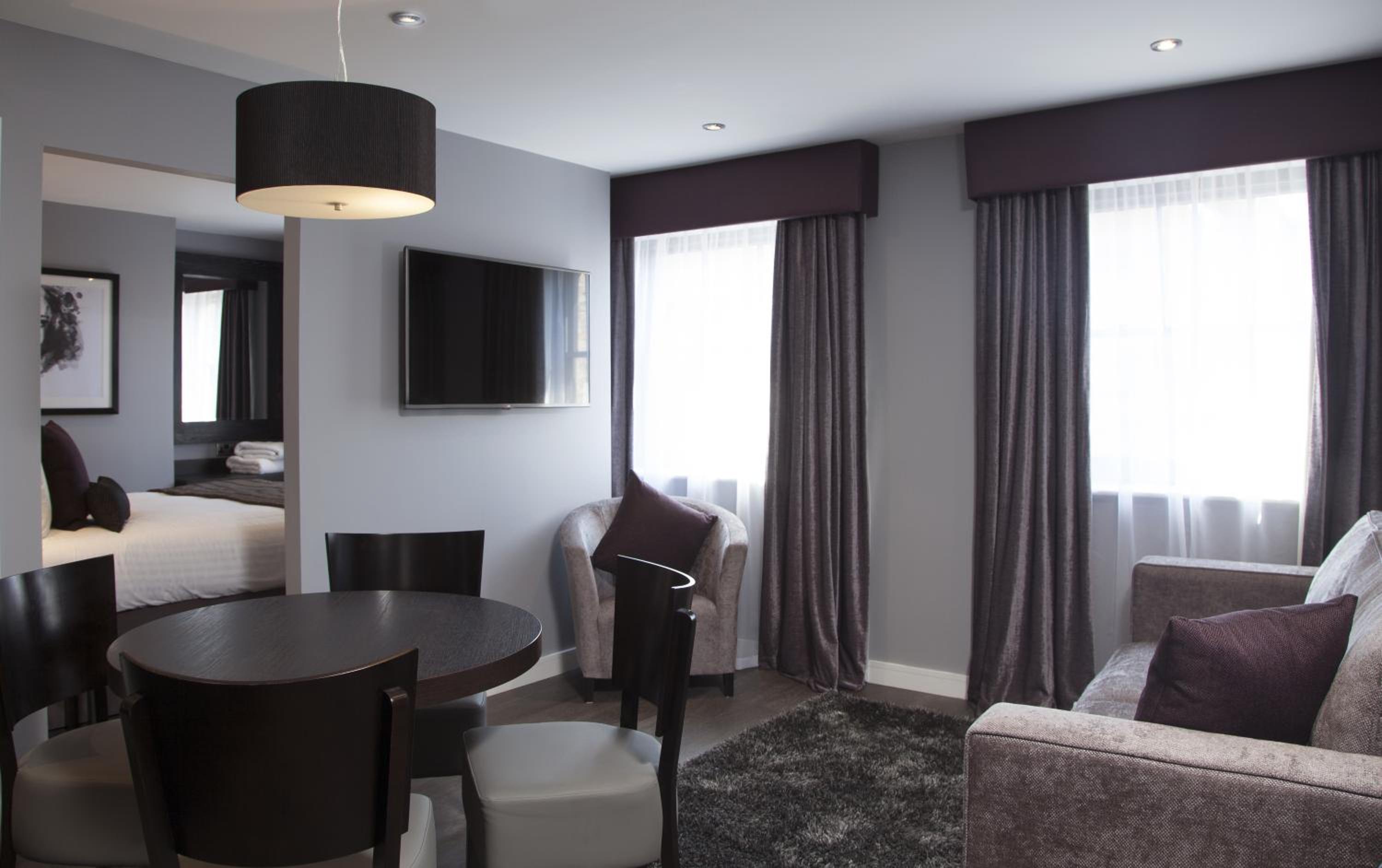 Superior- Luxe Studio (Sleeps 4)