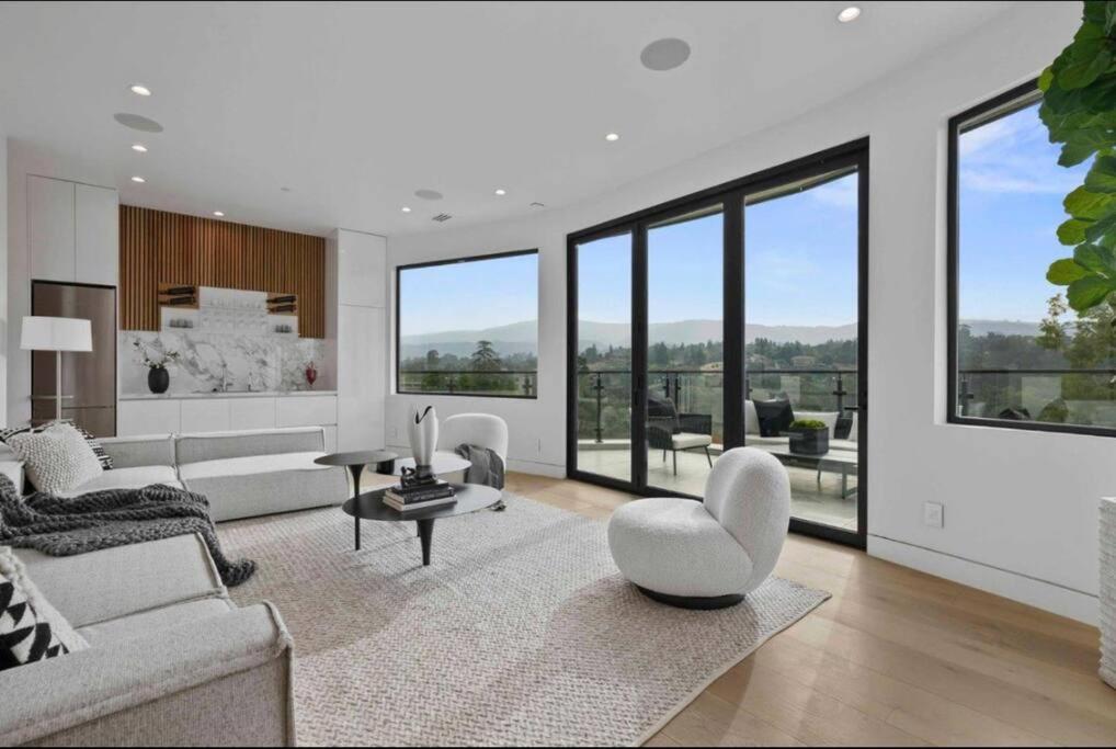 Villa photo 2
