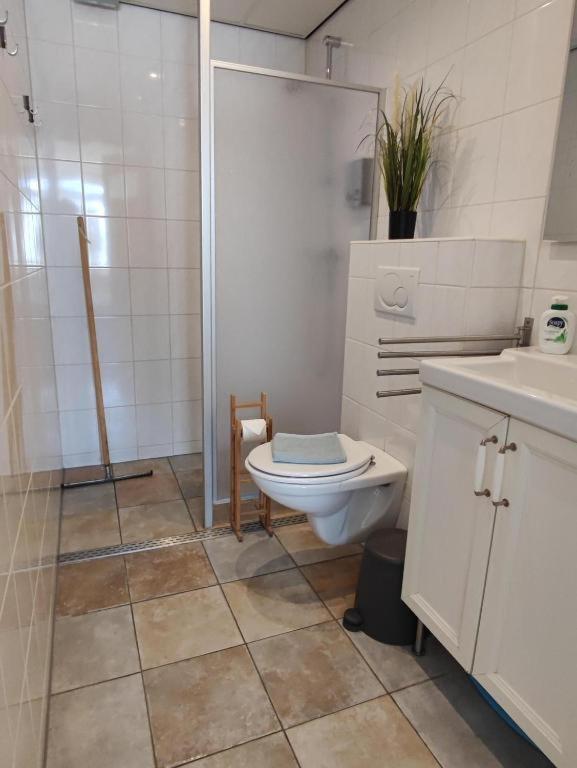 Double Room with Private Bathroom - Photo 2