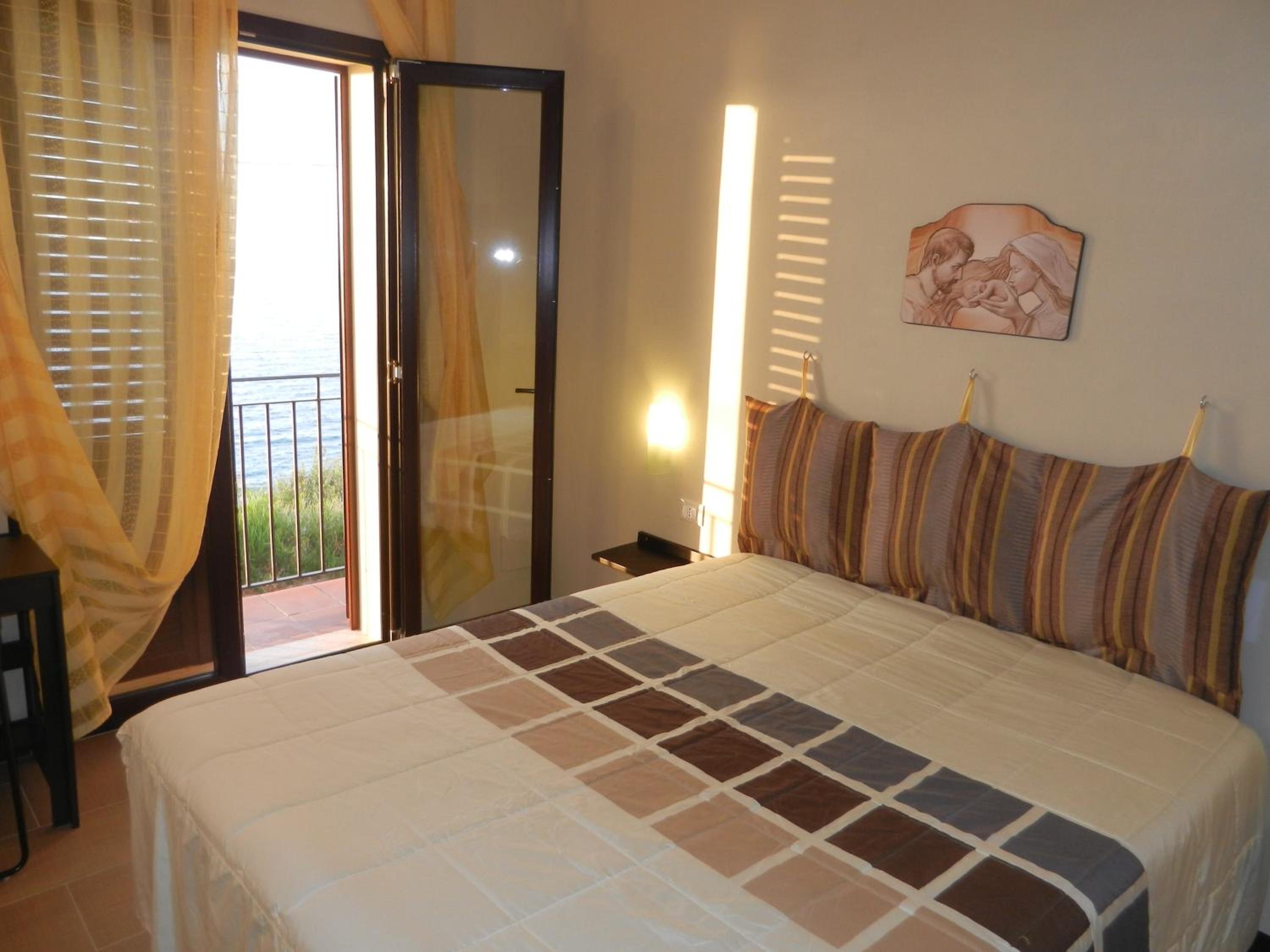 Two-Bedroom House - Photo 15