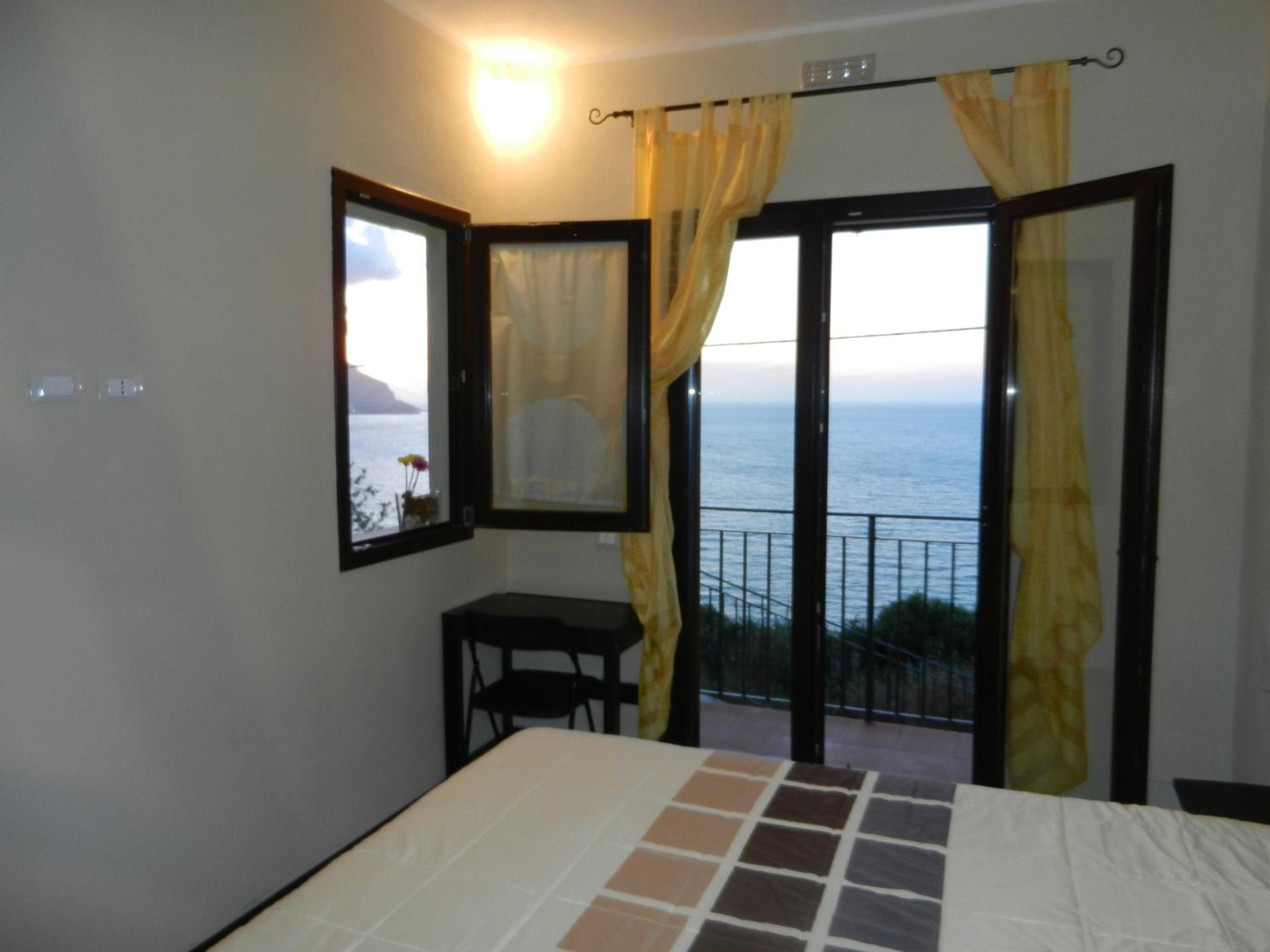 Two-Bedroom House - Photo 7