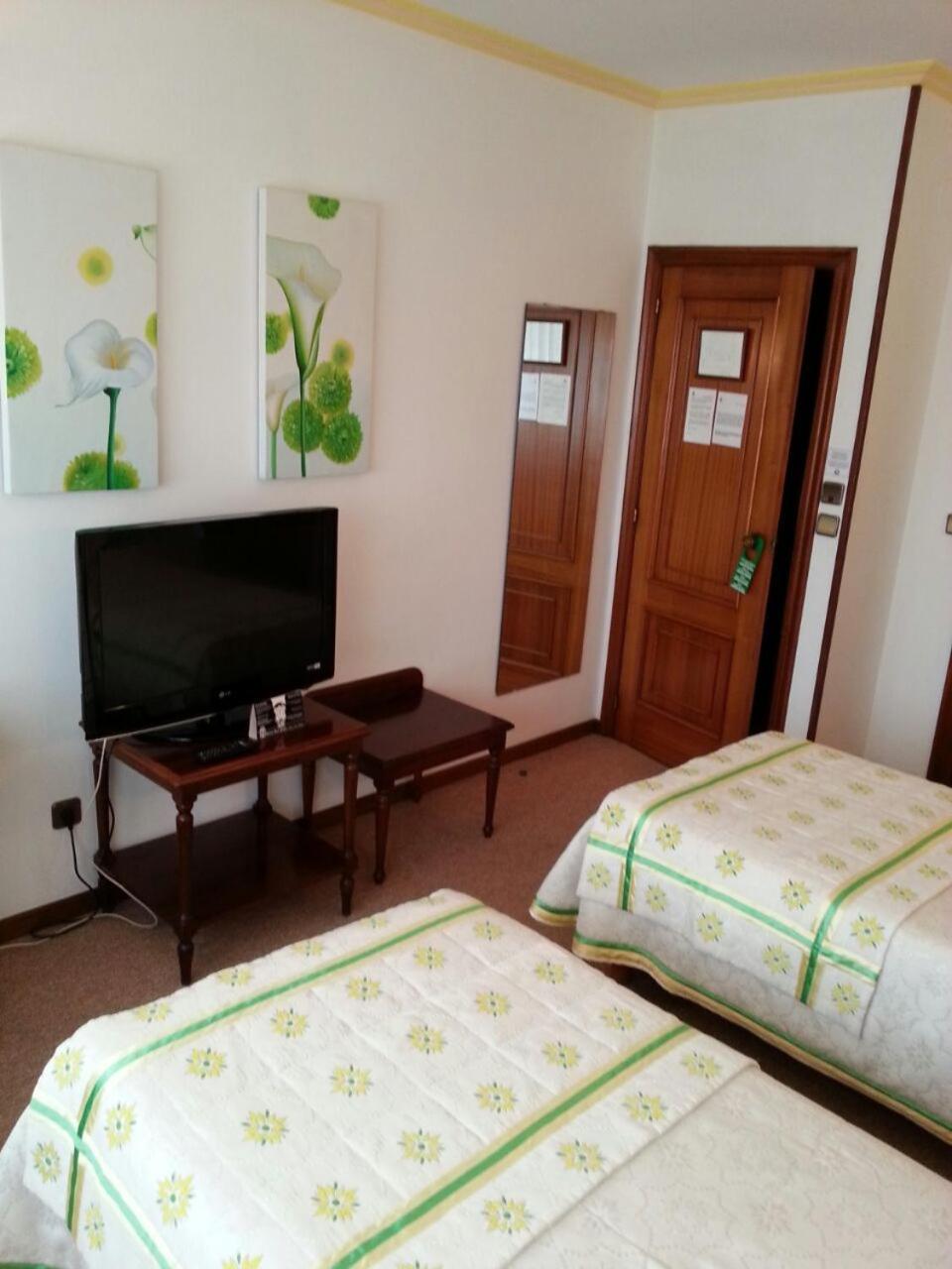 Double or Twin Room - Photo 10