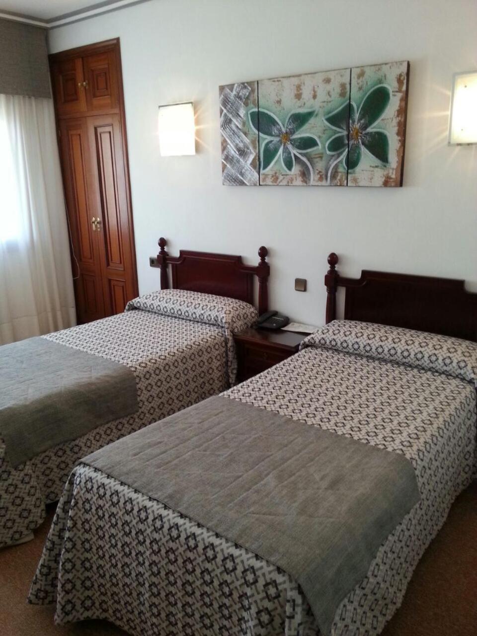 Double or Twin Room - Photo 9