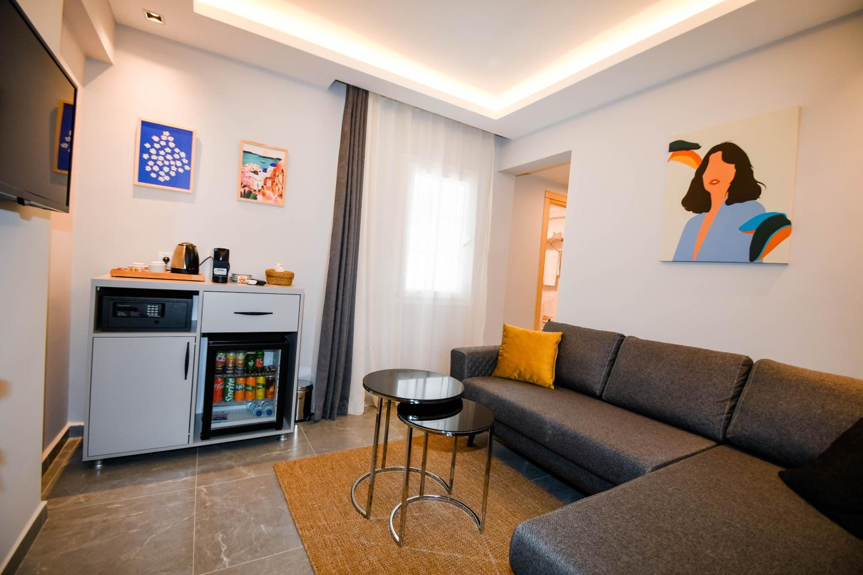 Suite - Photo 2