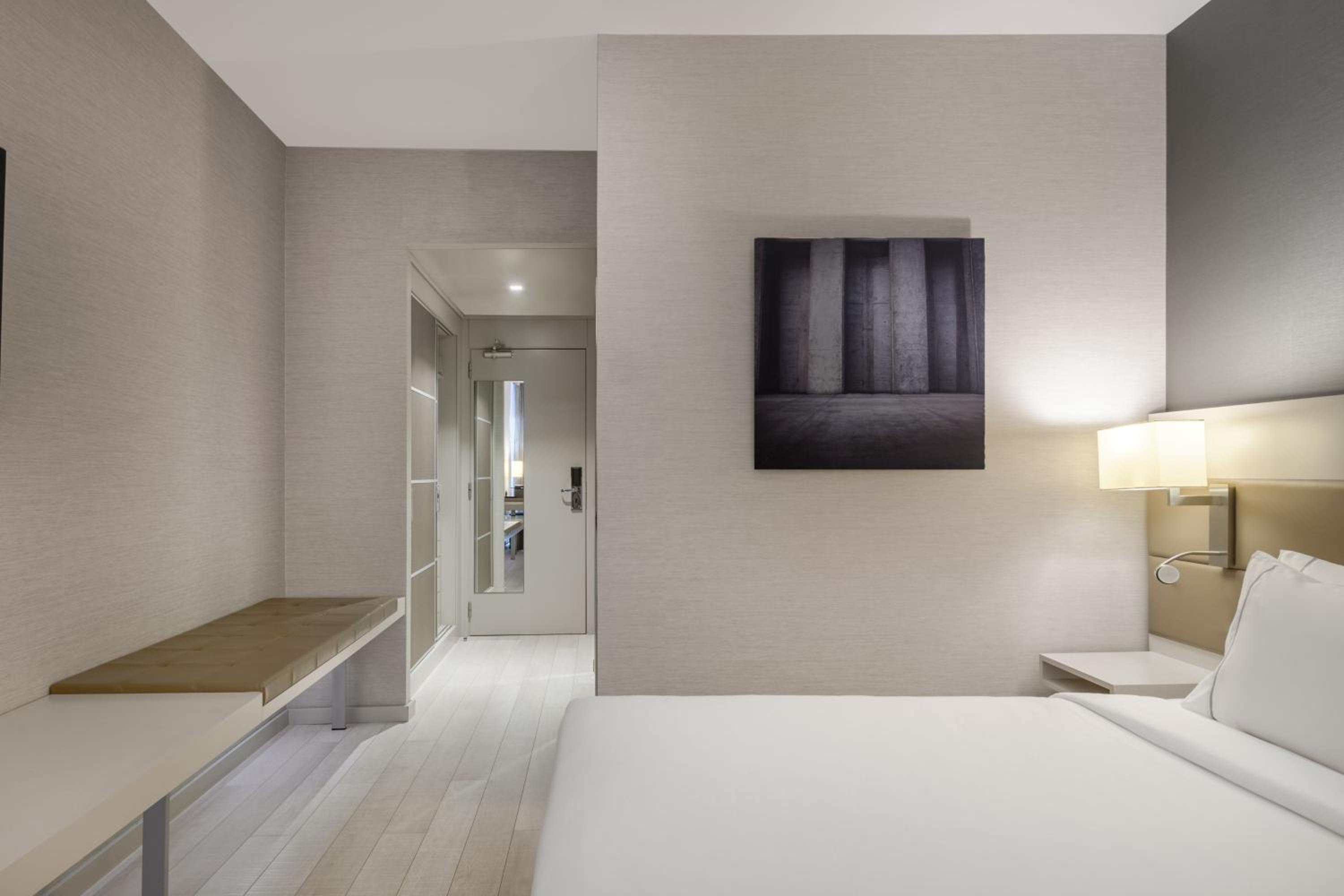 Standard room, Guest room, 1 King - Photo 2