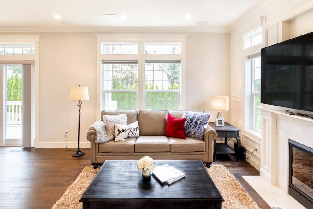 Family Room photo 1