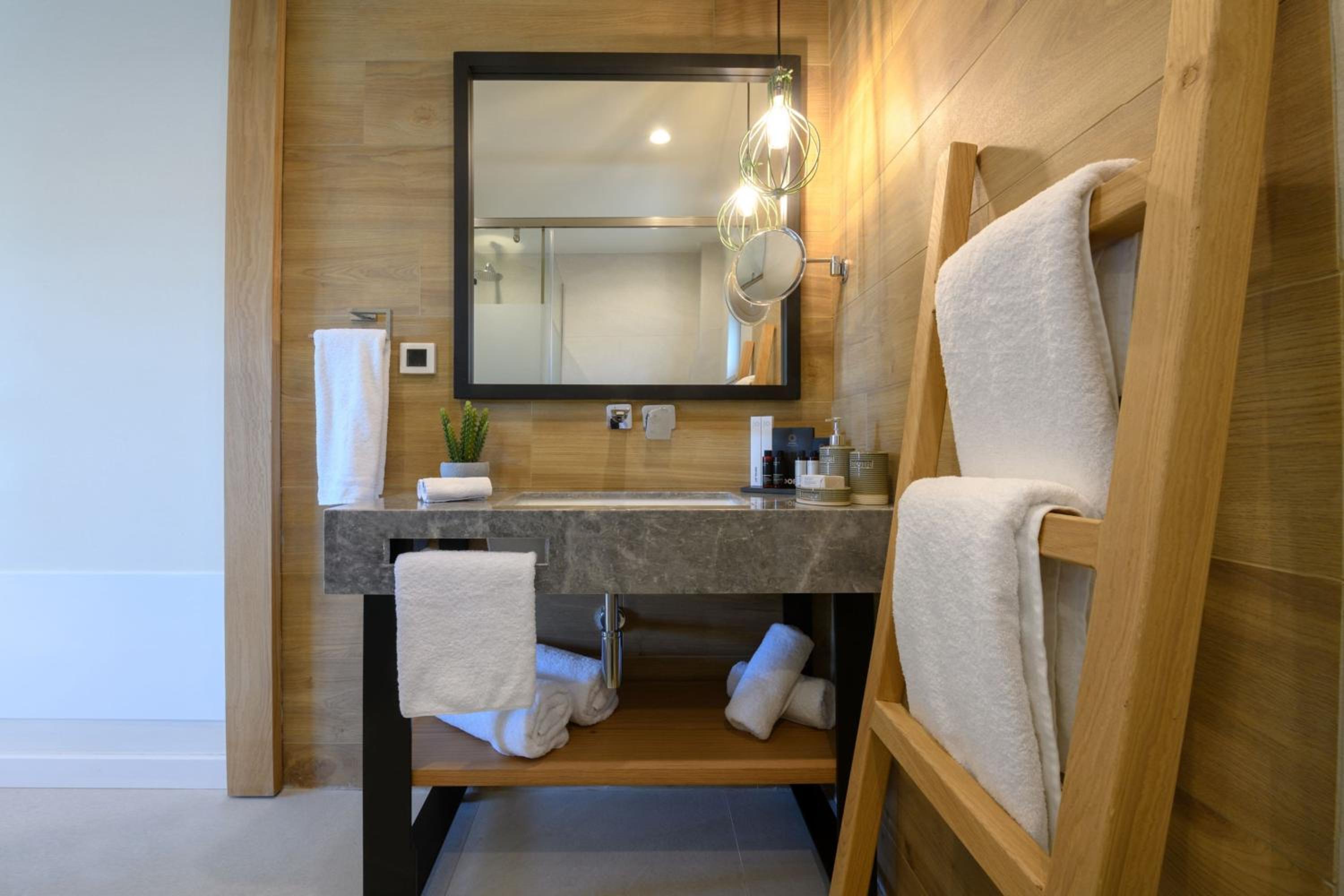 Private Two-Bedroom Residence thumbnail 5