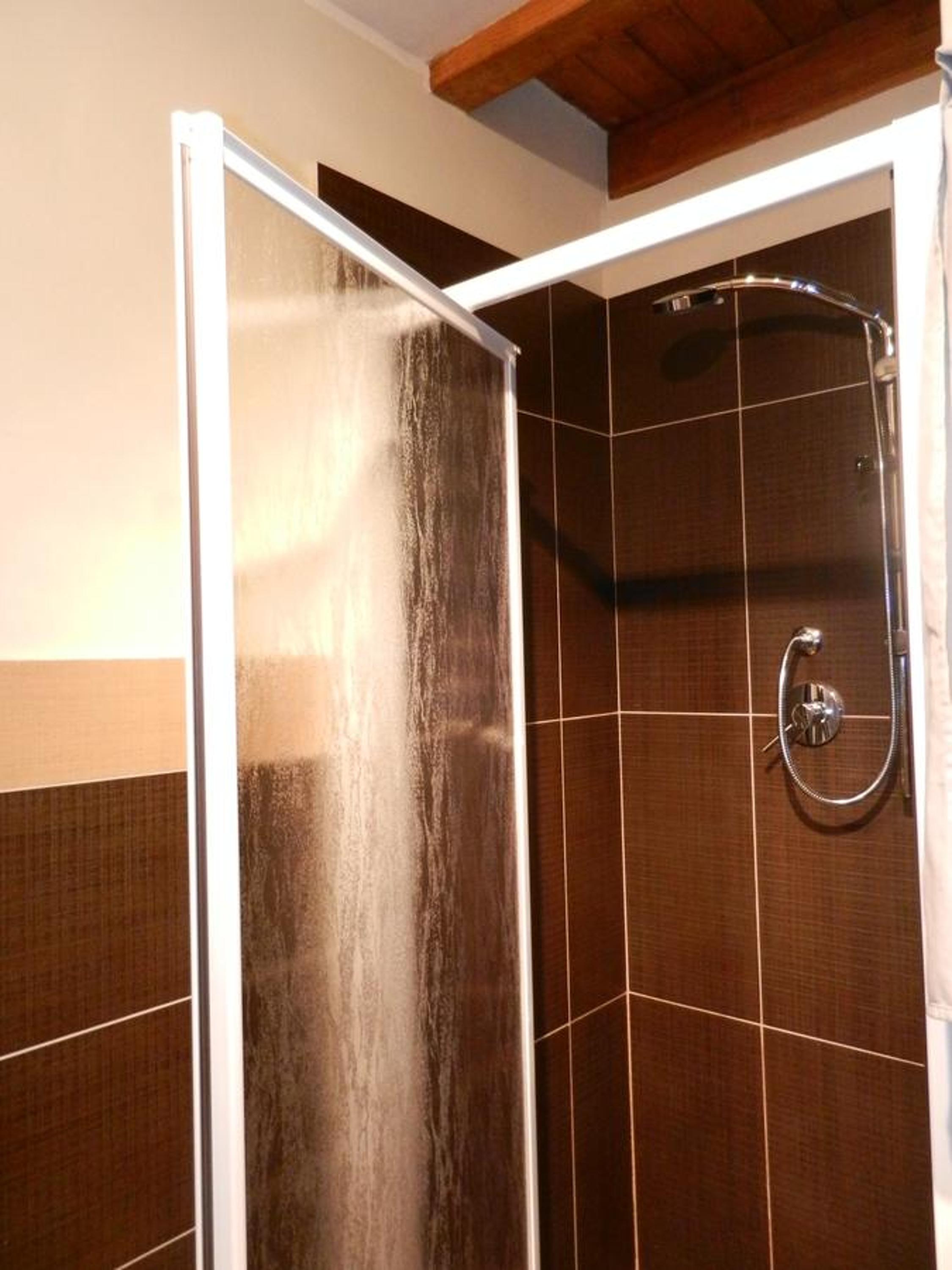 Two-Bedroom House - Photo 22