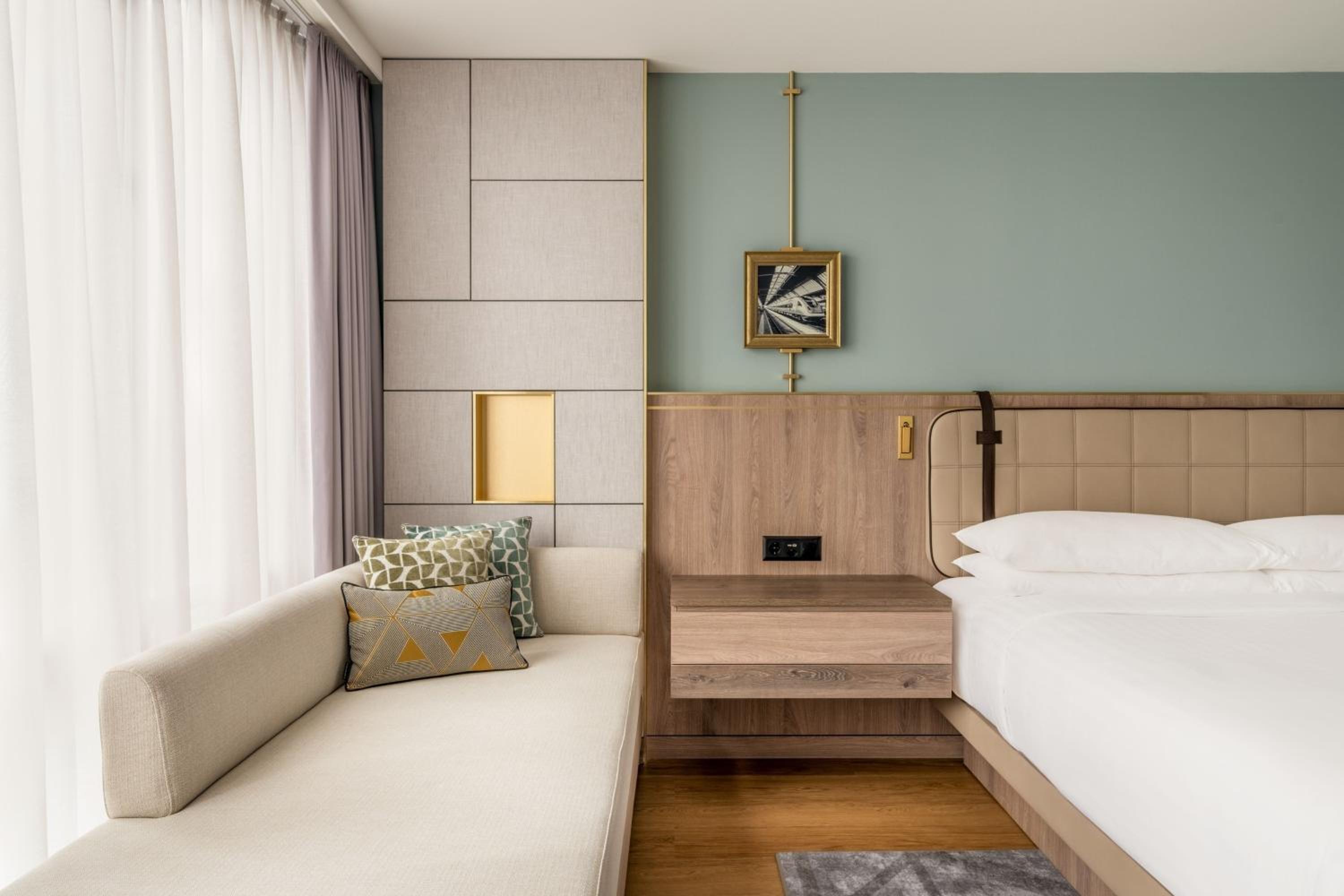 Deluxe King Room - Main Building - Photo 1