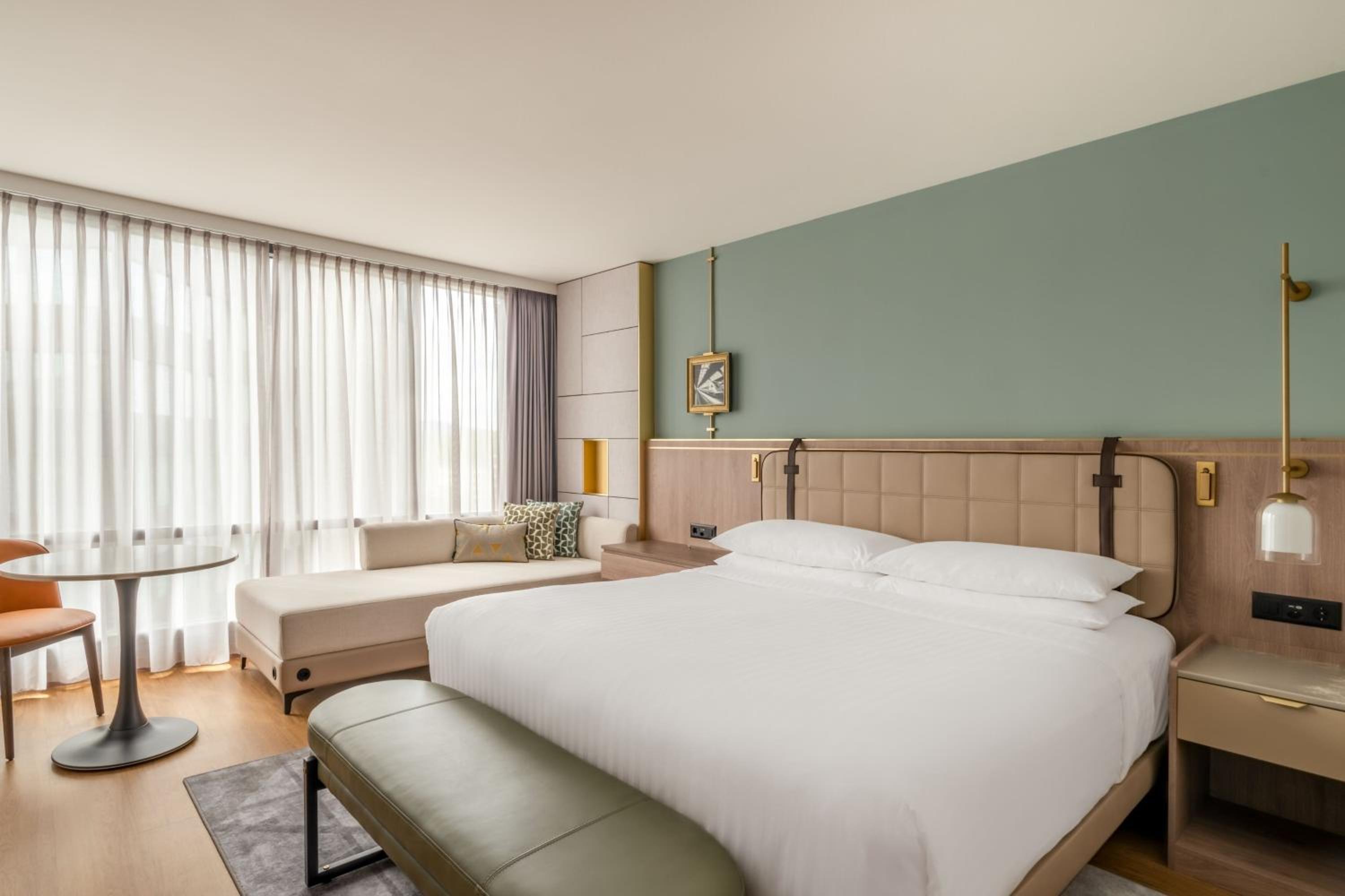 Deluxe King Room - Main Building - Photo 3