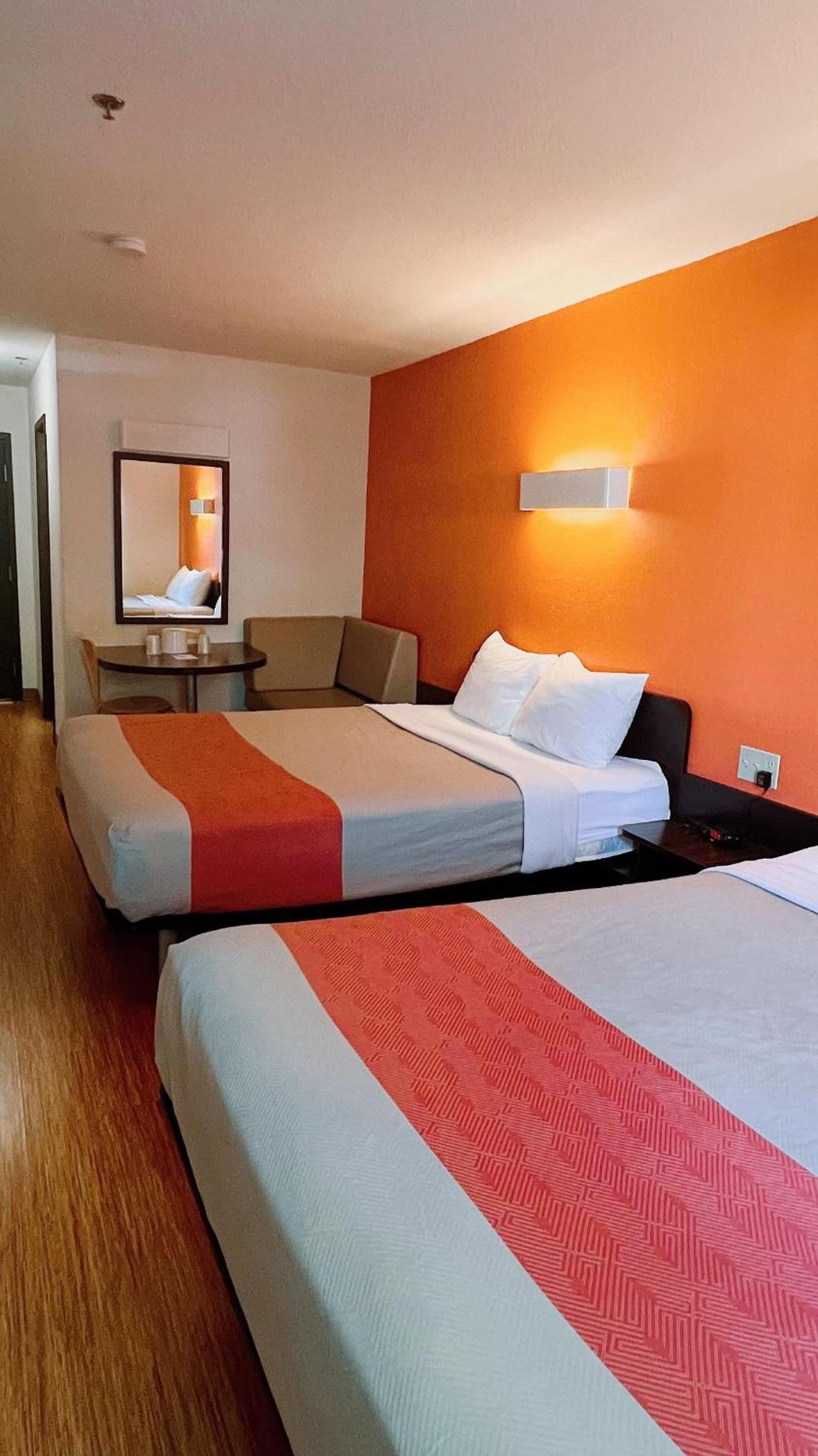 Queen Room with Two Queen Beds - Smoking