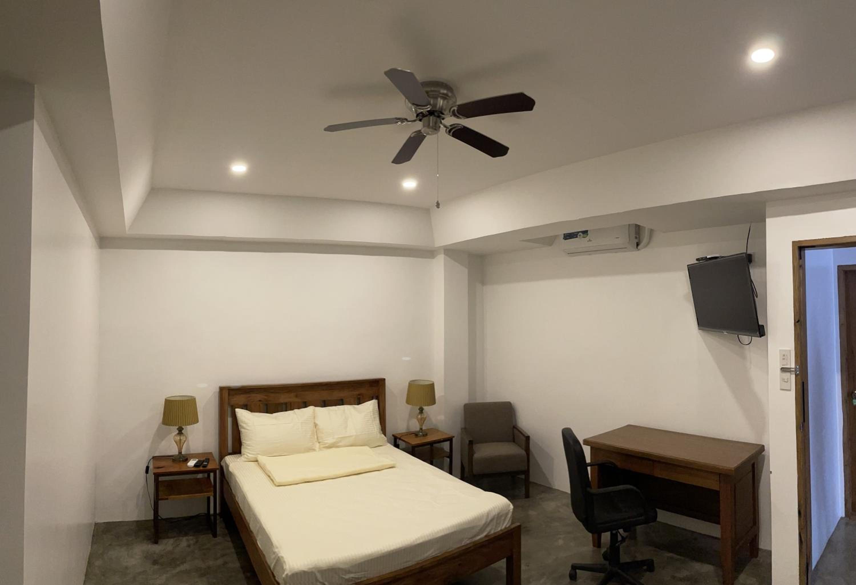 Queen Room - Photo 5