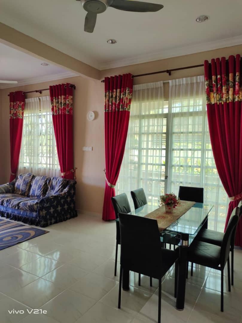 Three-Bedroom House photo 1
